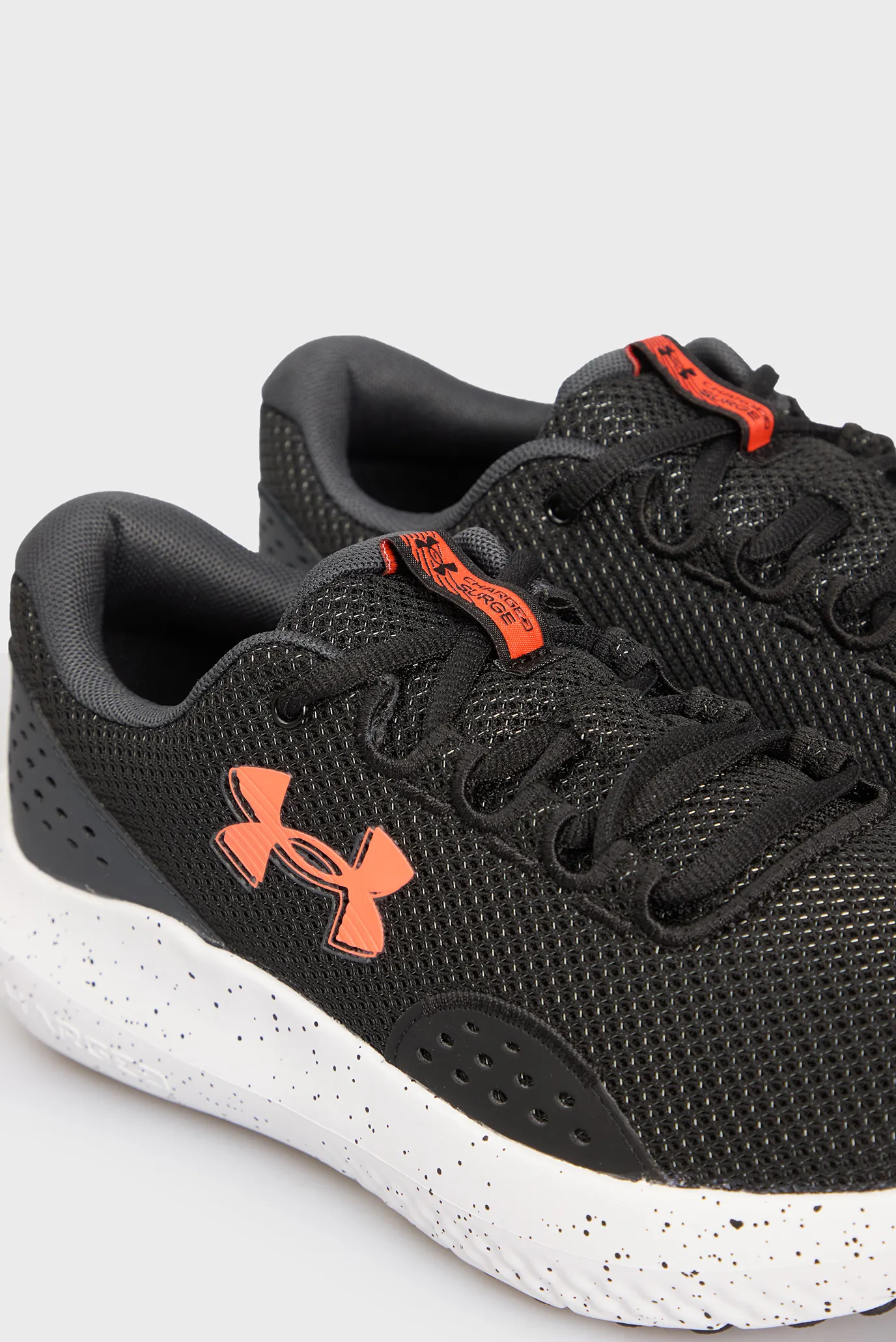 Чоловічі чорні кросівки UA Charged Surge 4 2