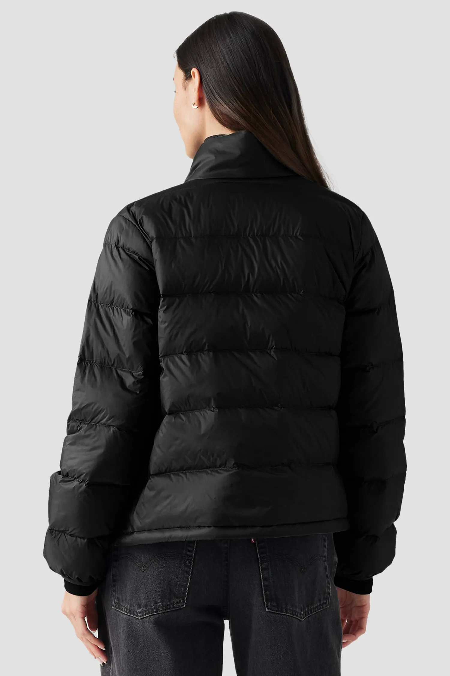 Жіноча чорна куртка 3