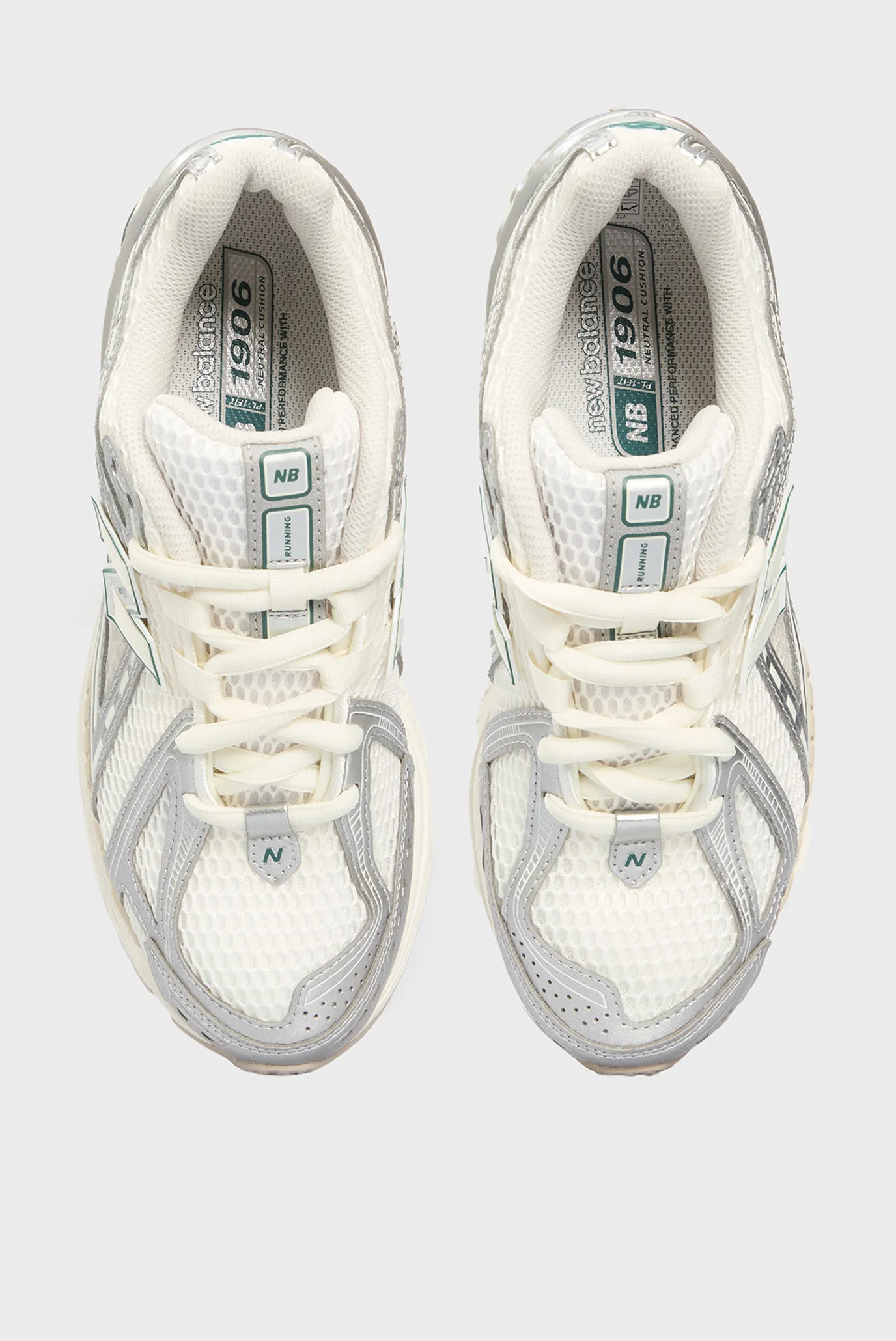 Сріблясті кросівки 1906R 4