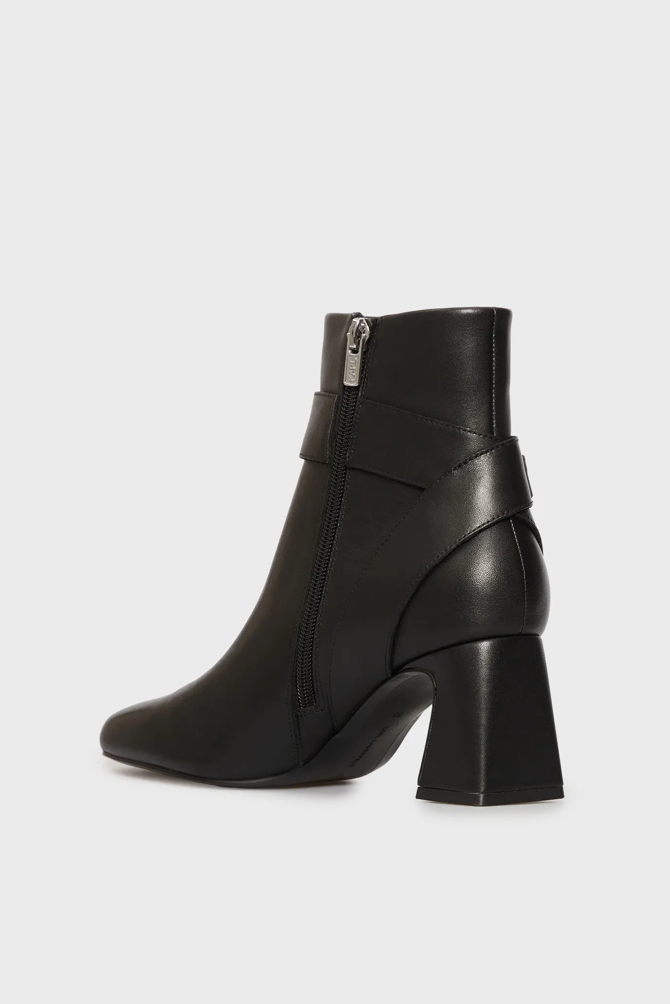 Женские черные кожаные ботильоны BEATA 4