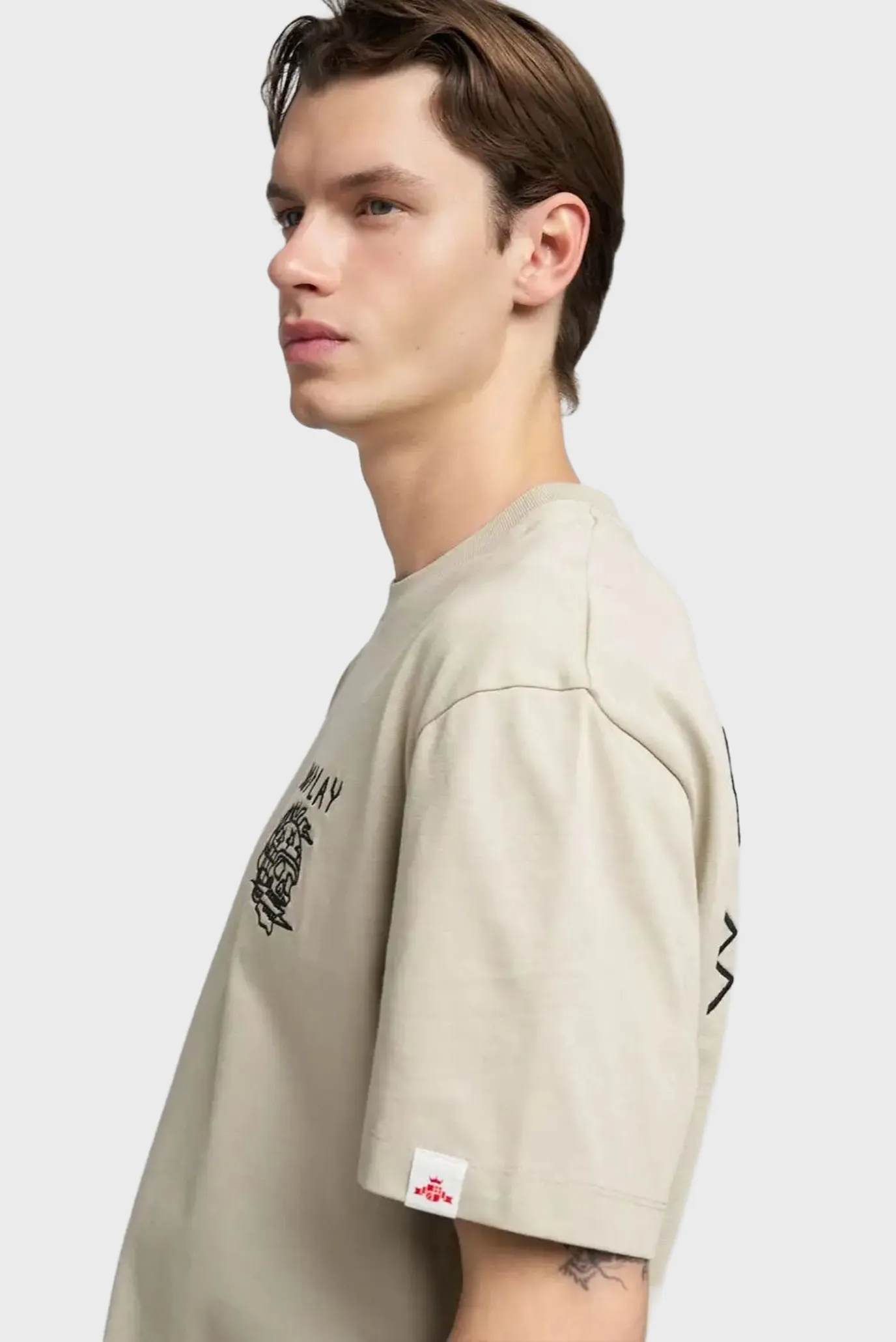 Чоловіча бежева футболка 7