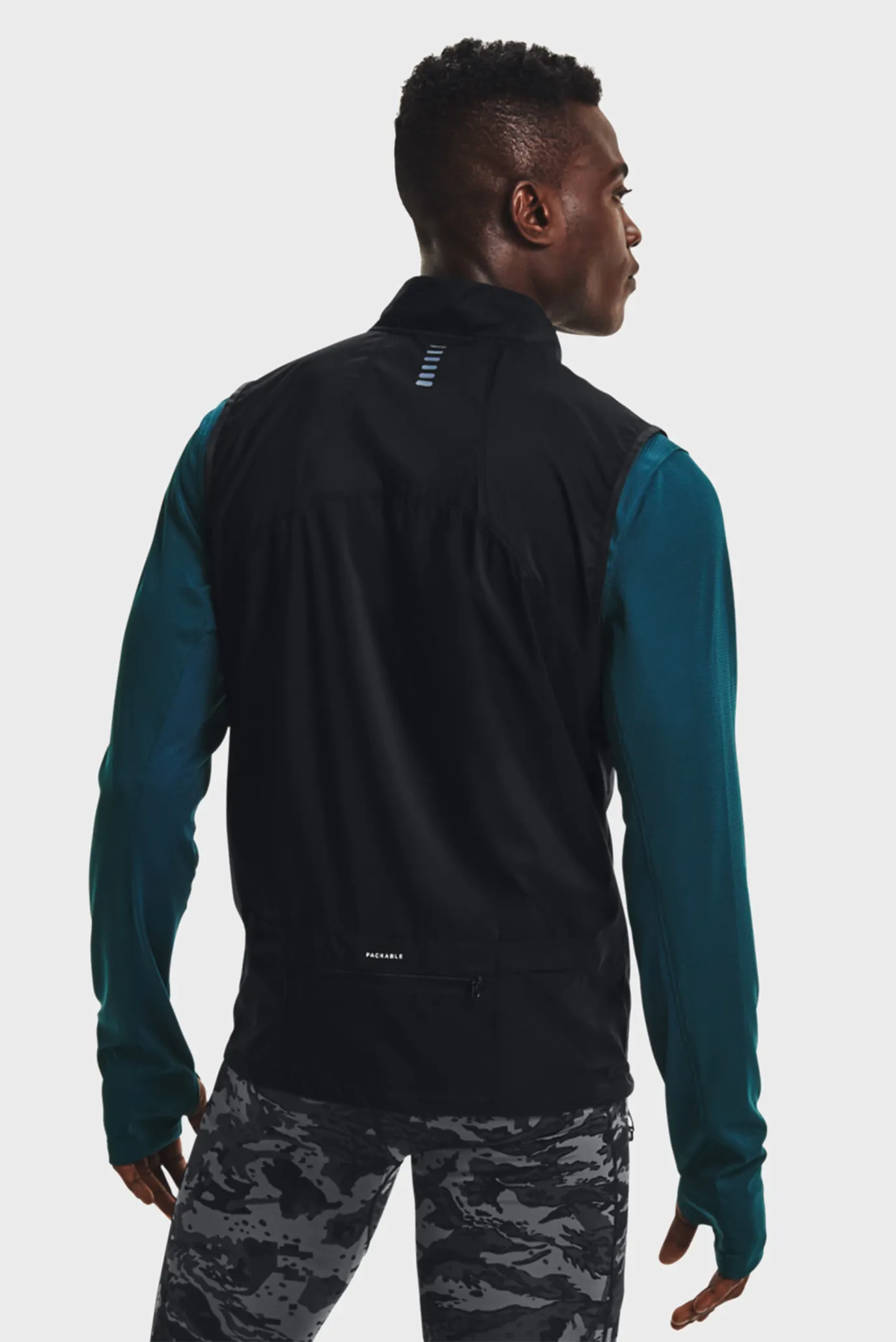 Мужской черный жилет UA OutRun the STORM Vest 3