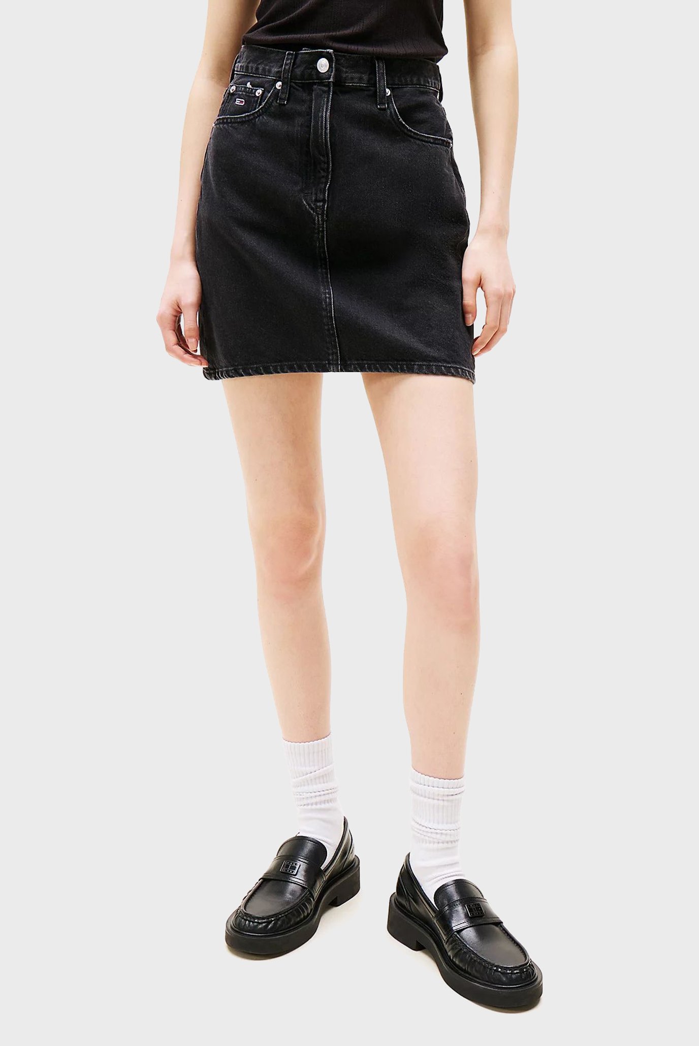 Женская черная джинсовая юбка MOM SKIRT BI8080 Черный 28 Tommy Jeans DW0DW21275 Женская черная джинсовая юбка MOM SKIRT BI8080 Черный 28 Tommy Jeans DW0DW21275