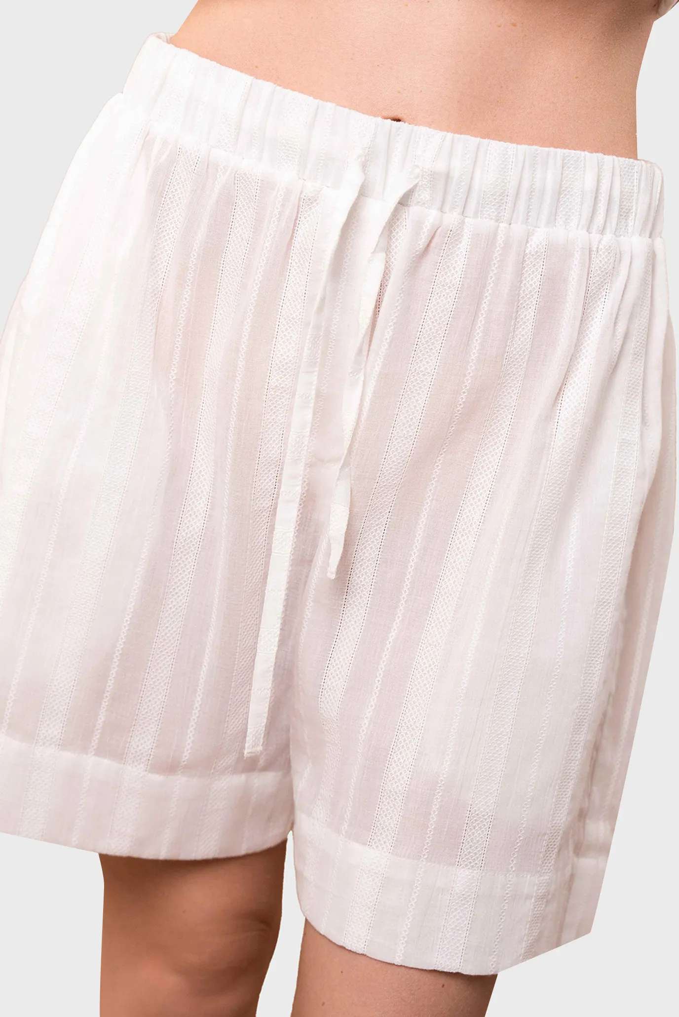 Женские белые шорты в полоску 3