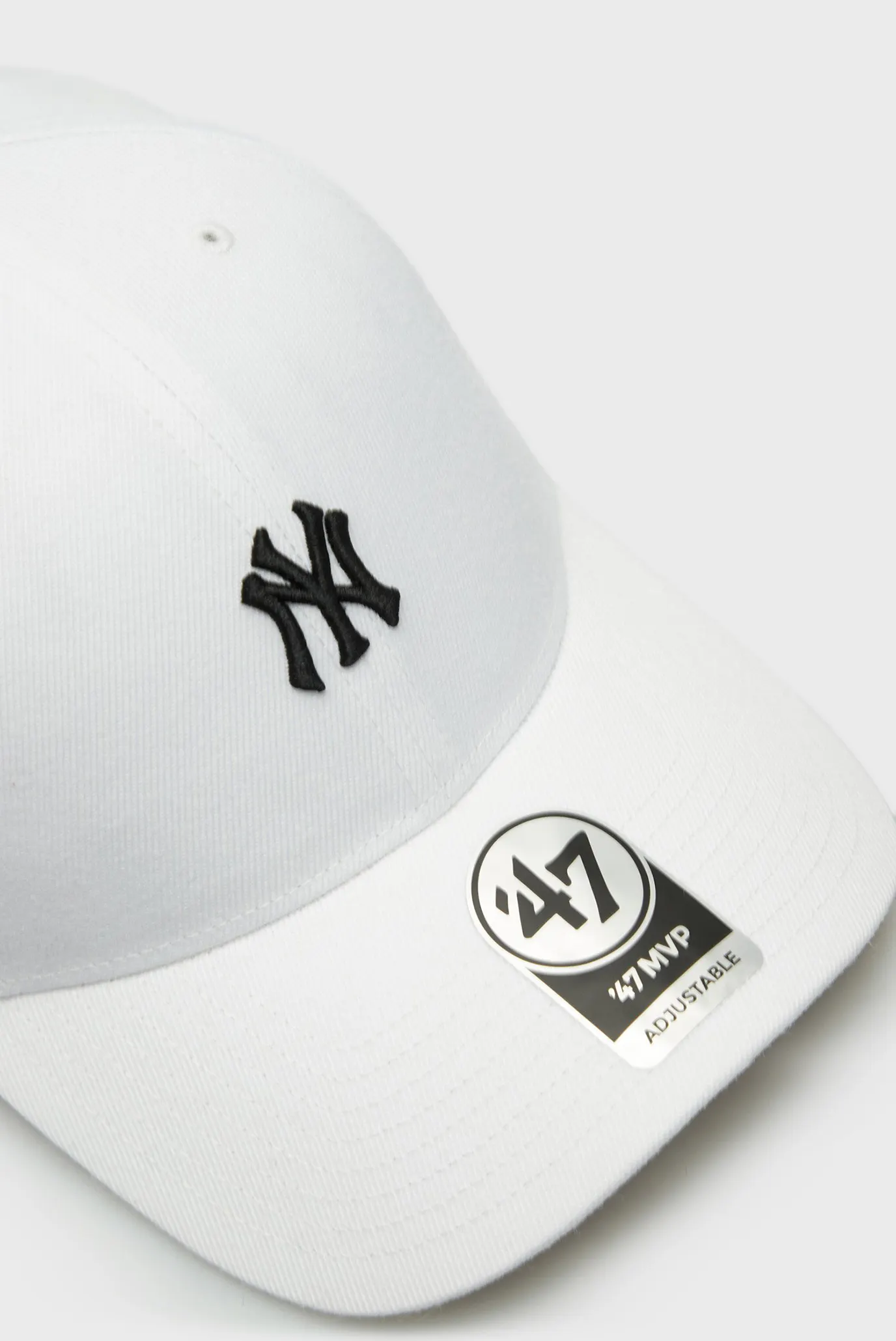 Біла кепка 4