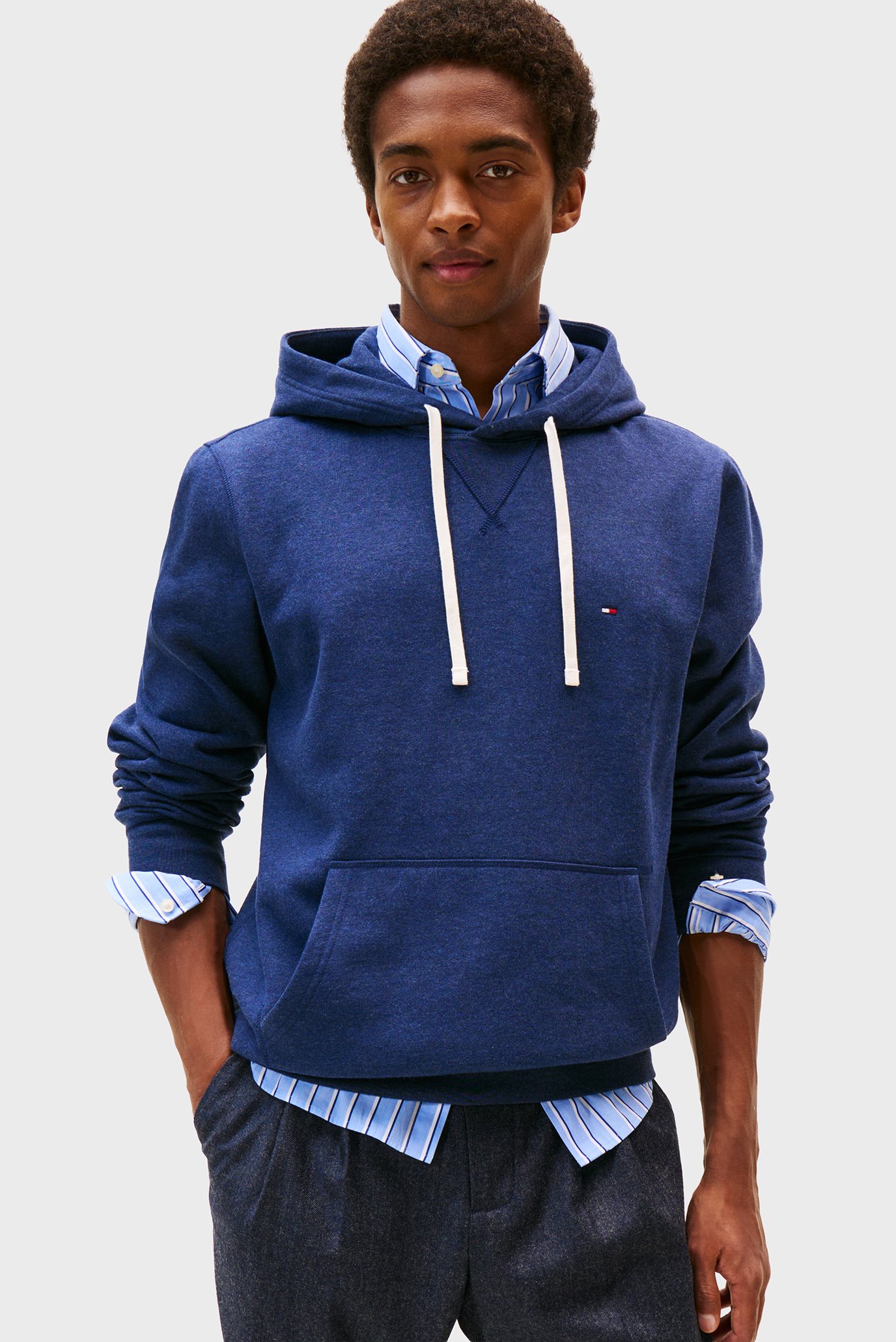 Мужское темно-синее худи ESS SEASONAL FLEECE Синий XL Tommy Hilfiger MW0MW39997 Мужское темно-синее худи ESS SEASONAL FLEECE Синий XL Tommy Hilfiger MW0MW39997