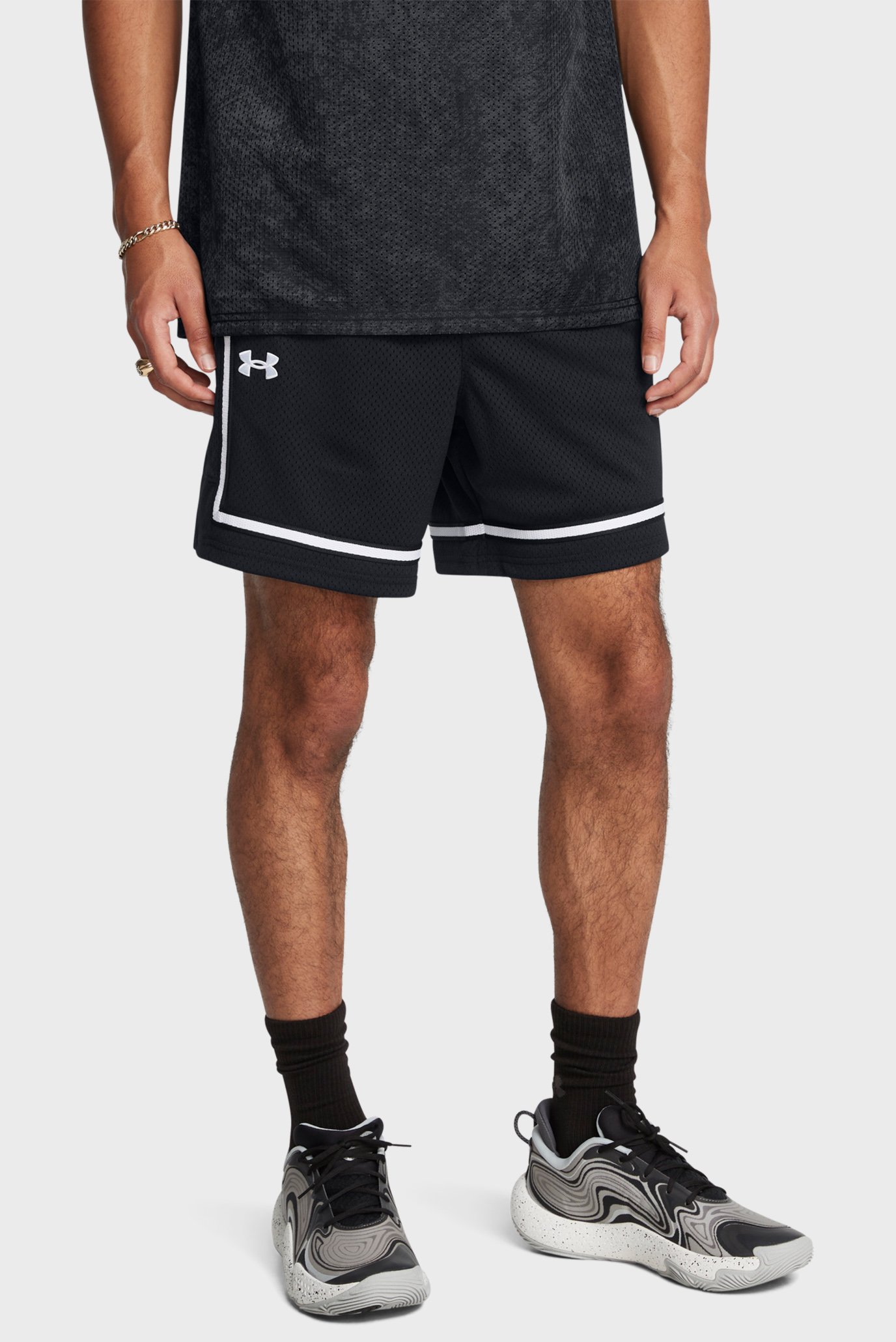 Чоловічі чорні шорти UA Zone Pro 7» Mesh Short 1