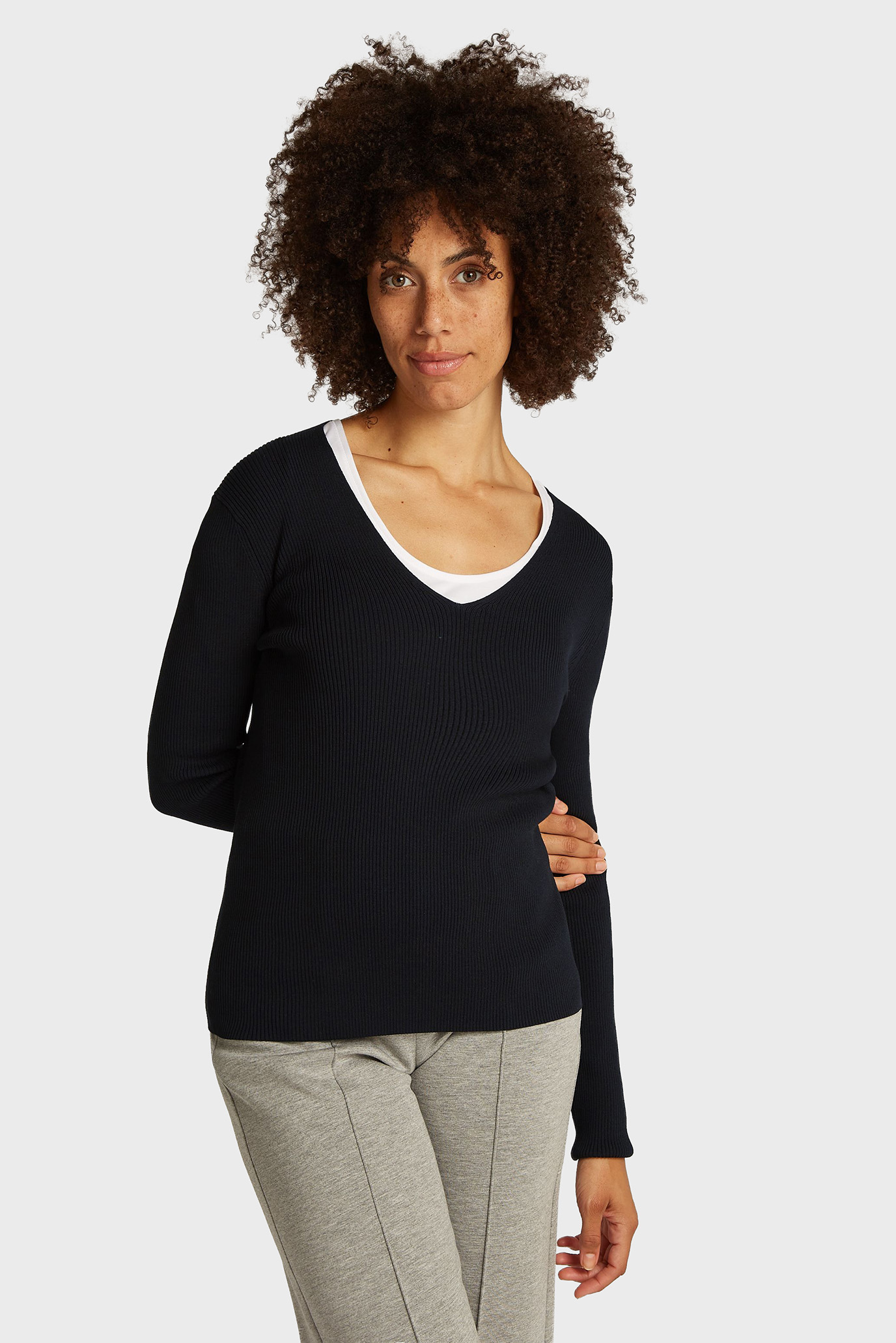 Женский черный пуловер ICONIC RIB V-NK SLIM SWEATER Черный M Calvin Klein K20K208103 Женский черный пуловер ICONIC RIB V-NK SLIM SWEATER Черный M Calvin Klein K20K208103