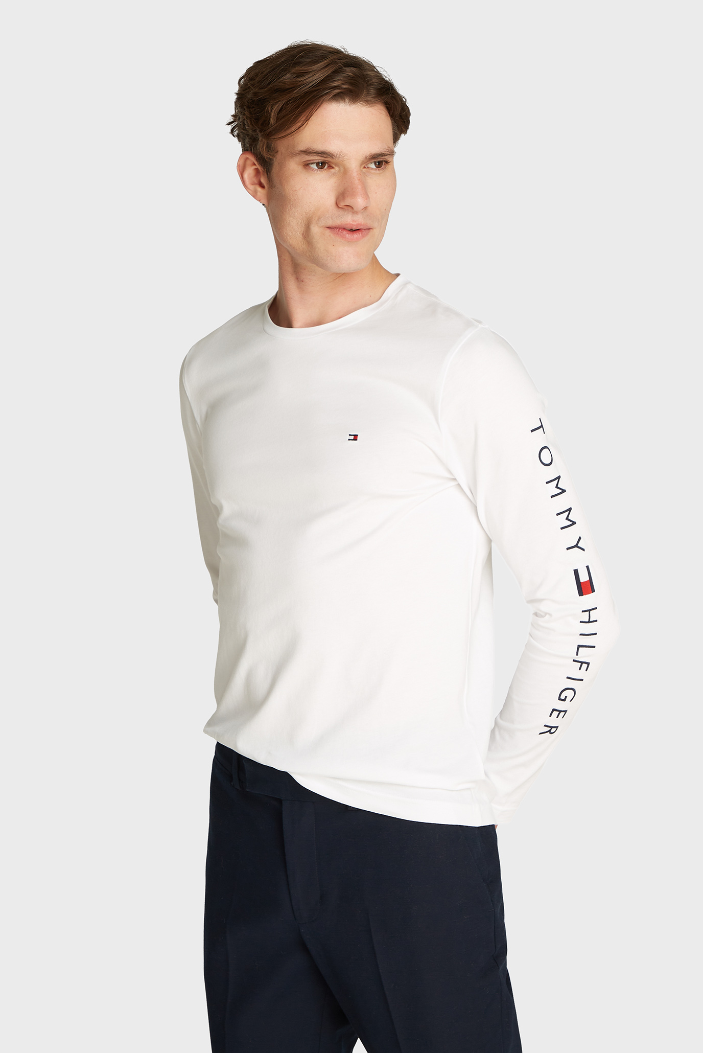 Мужской белый лонгслив TOMMY LOGO LONG SLEEVE TEE Белый L Tommy Hilfiger MW0MW09096 Мужской белый лонгслив TOMMY LOGO LONG SLEEVE TEE Белый L Tommy Hilfiger MW0MW09096