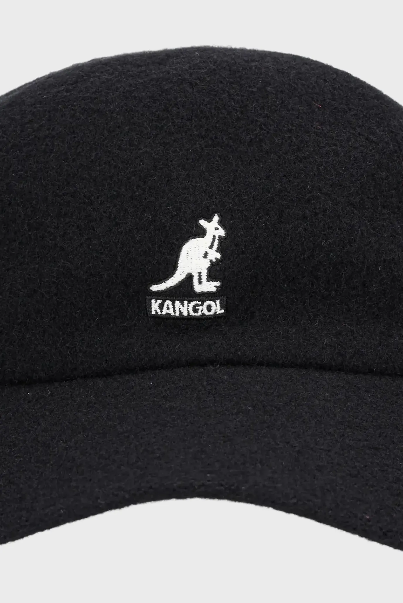 Женская черная шерстяная кепка 2