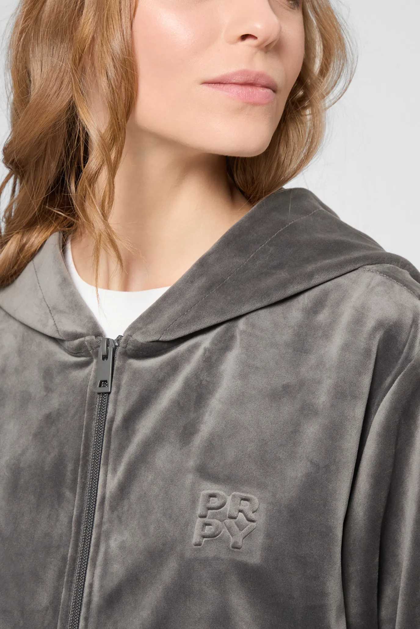 Женское серое велюровое худи 5