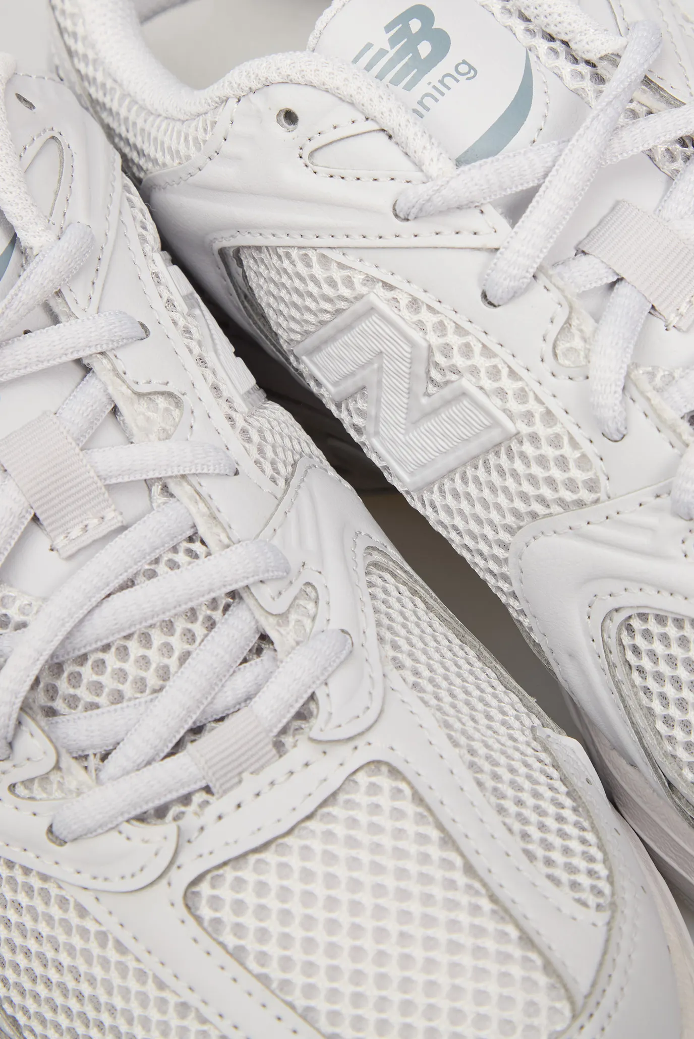 Сірі кросівки 530 2