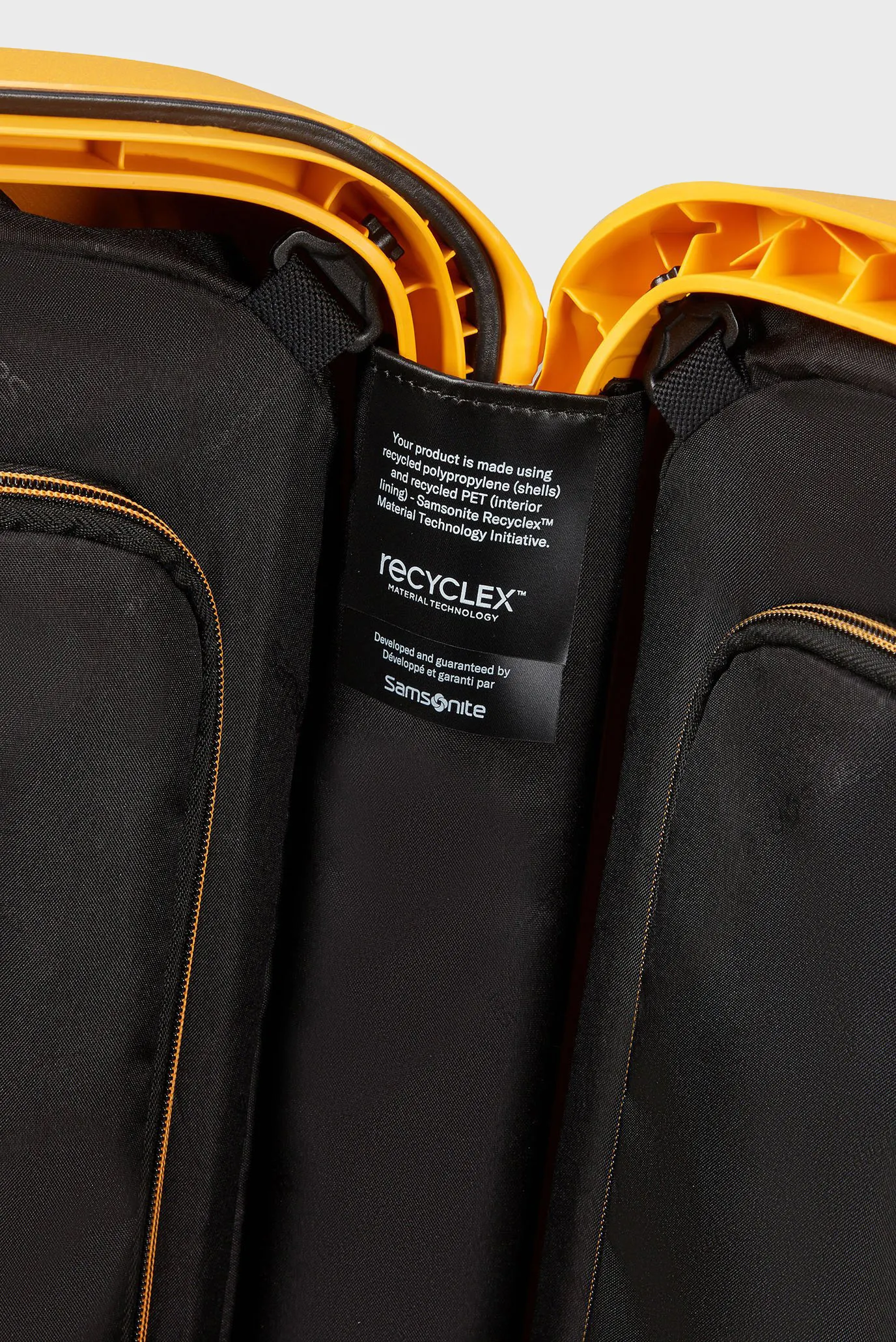 Жовта валіза 55 см ESSENS RADIANT YELLOW 7