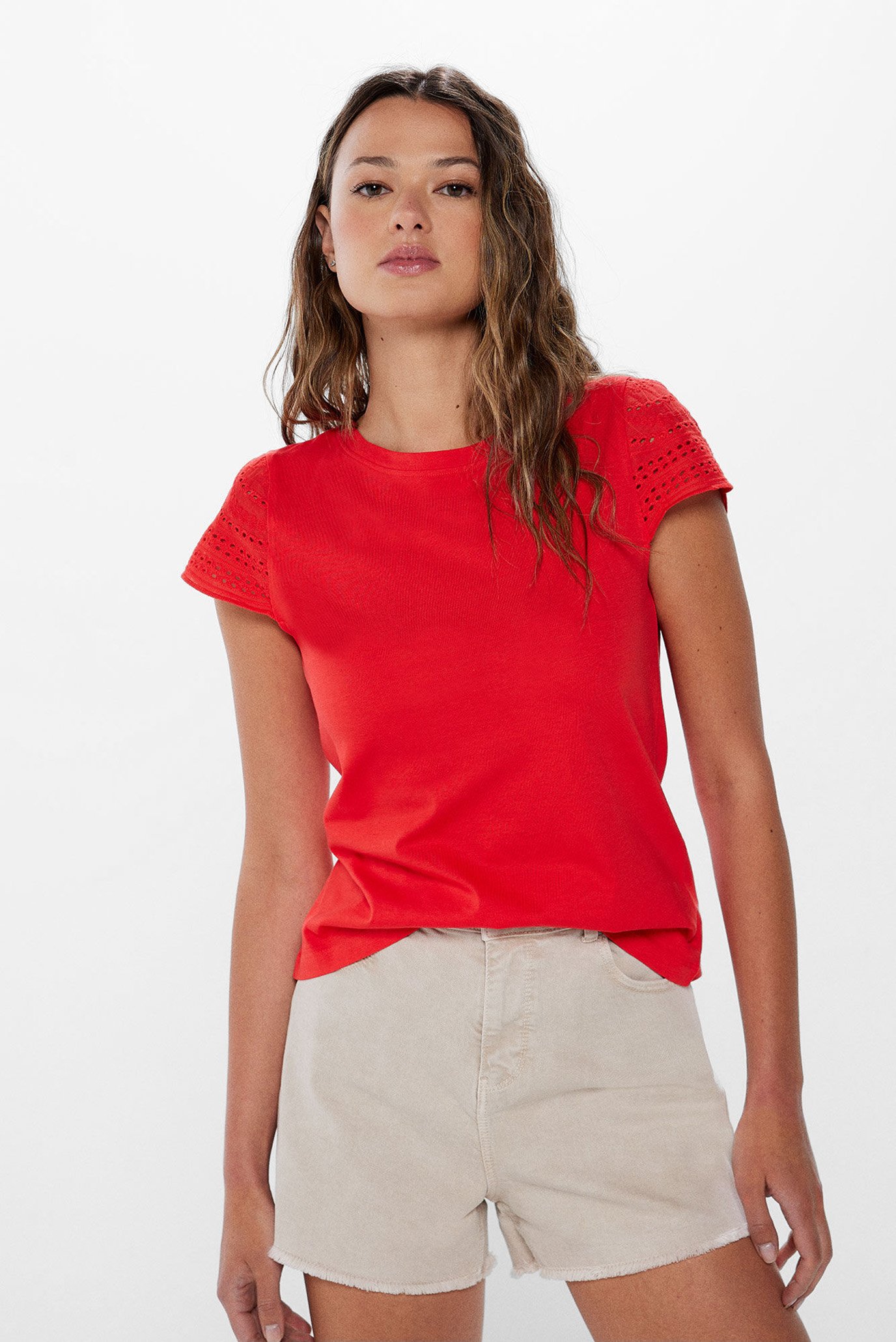 Жіноча червона футболка 1