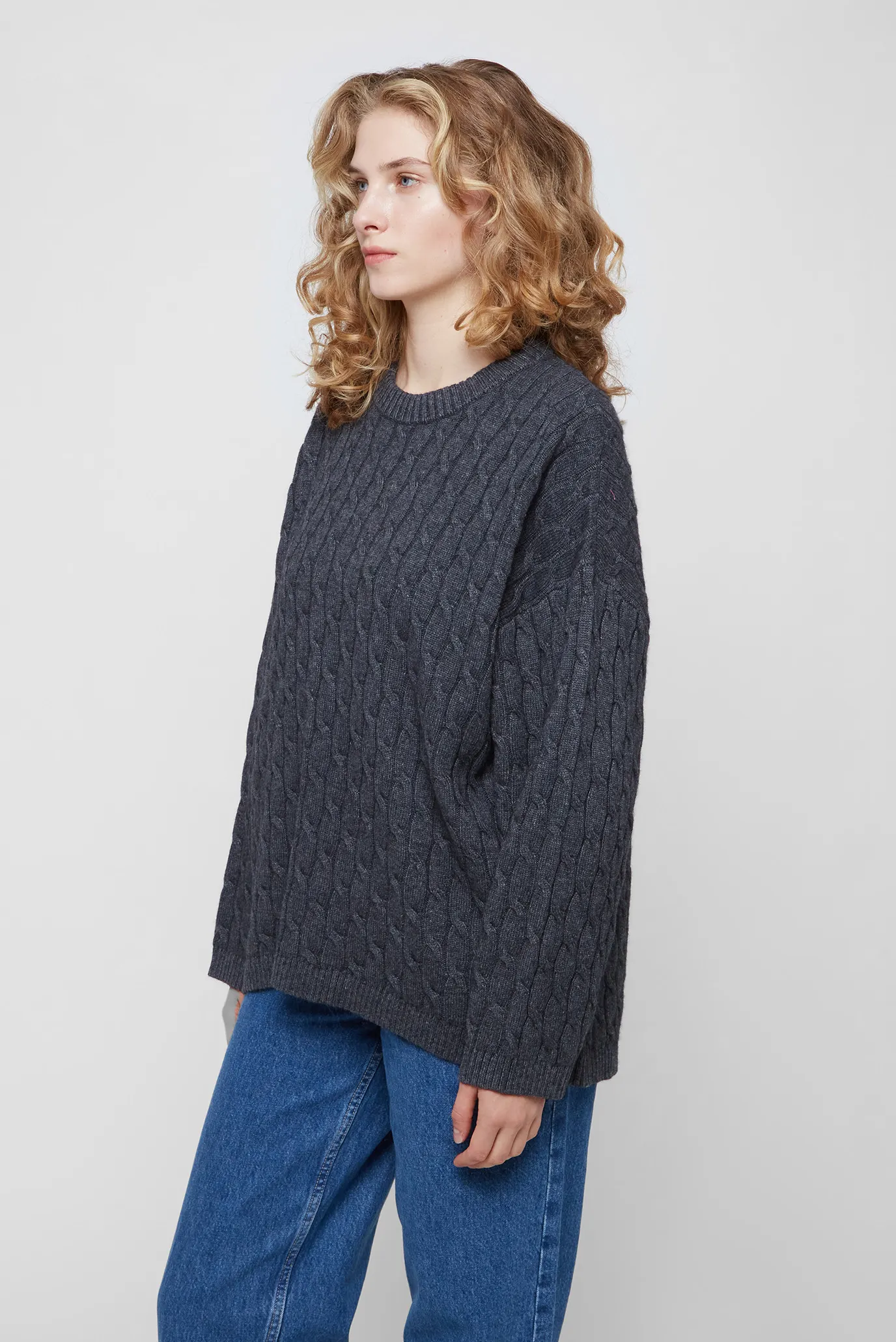 Женский темно-серый свитер 3