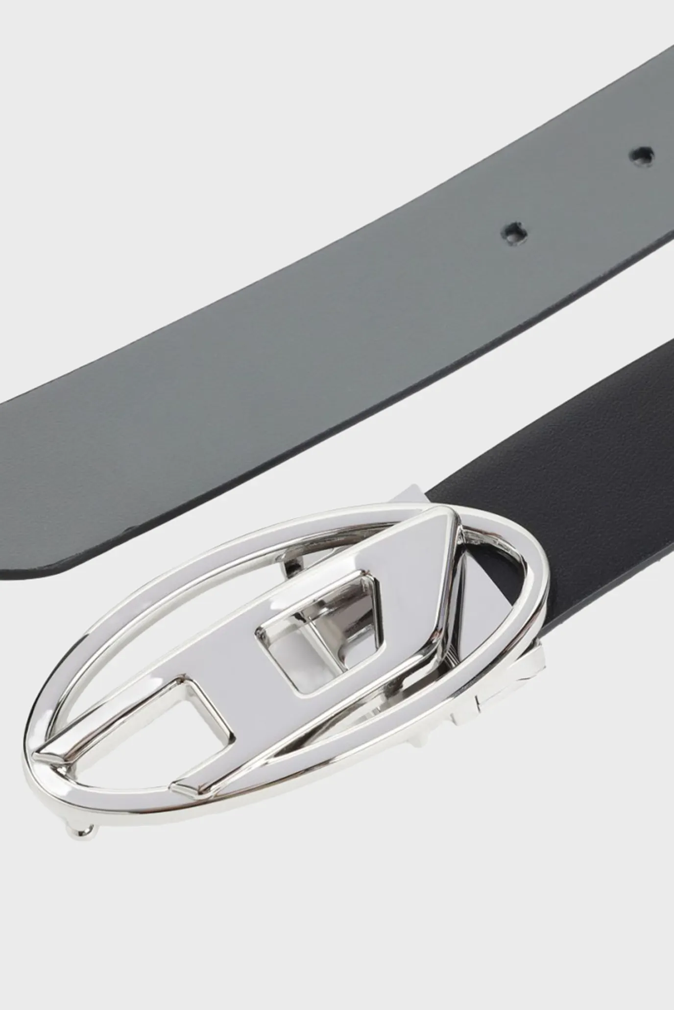 Жіночий чорний шкіряний ремінь OVAL D 2