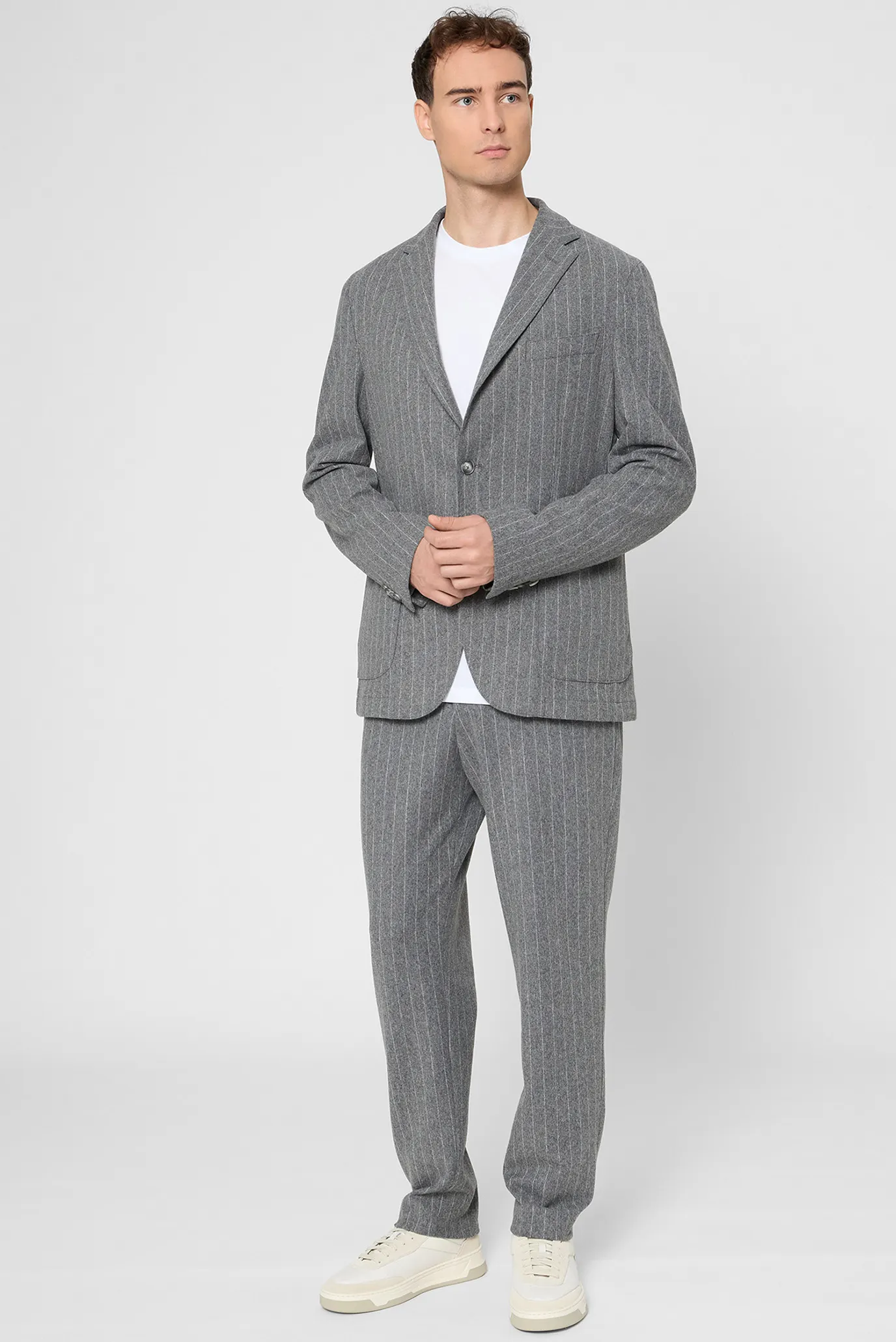 Мужской серый блейзер в полоску 2