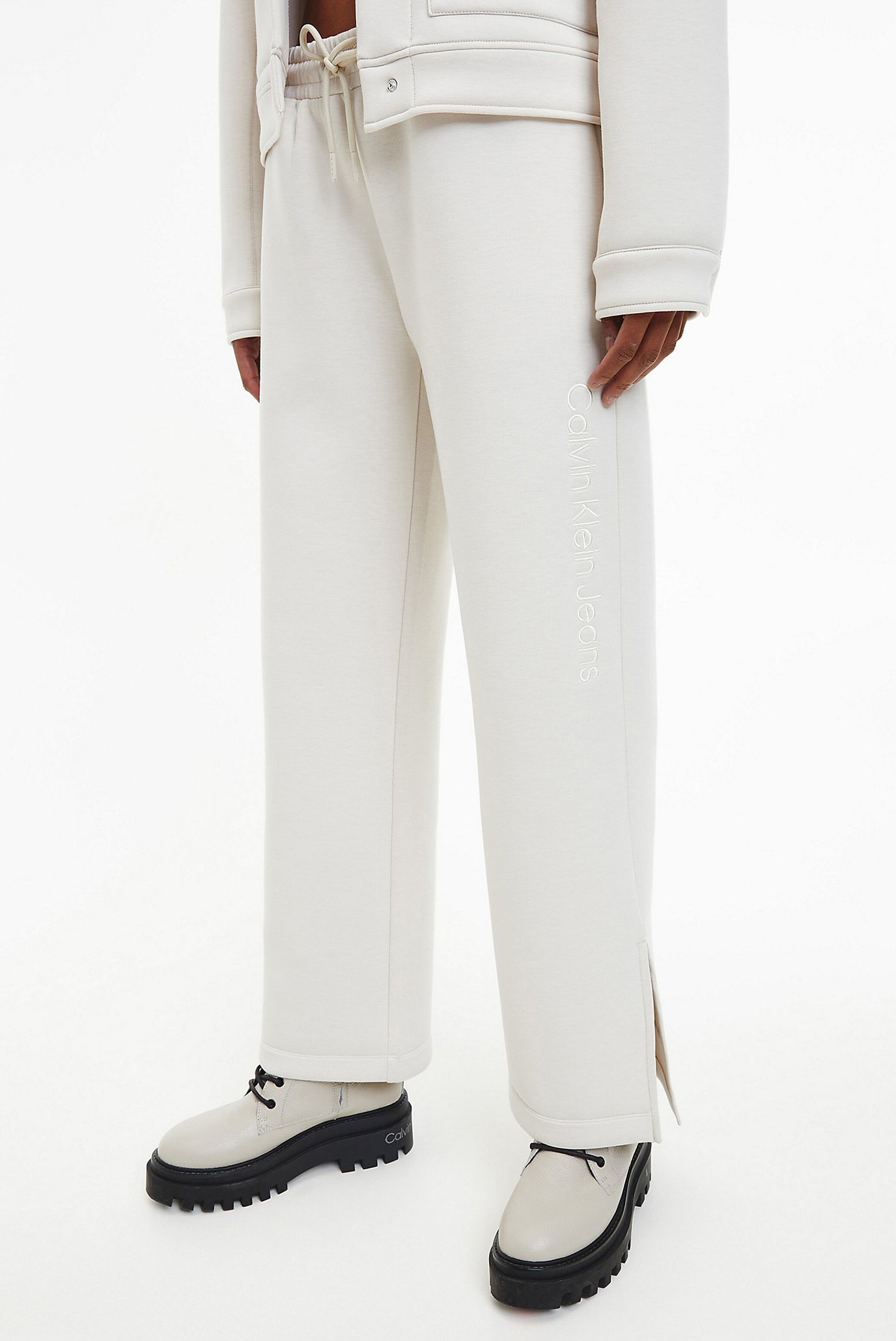 Женские белые спортивные брюки EMBROIDERY SPACER JOG PANTS 1