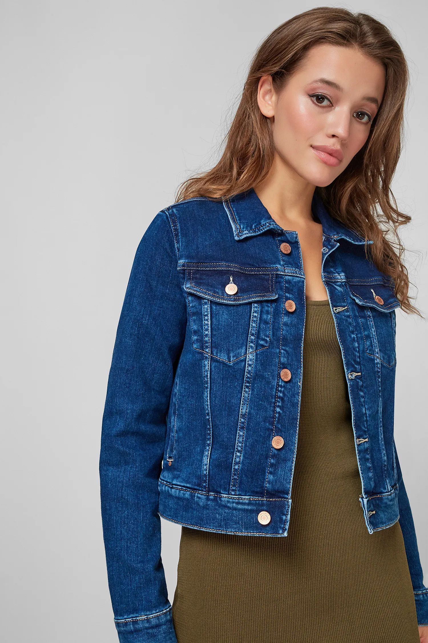 Женская темно-синяя джинсовая куртка 2