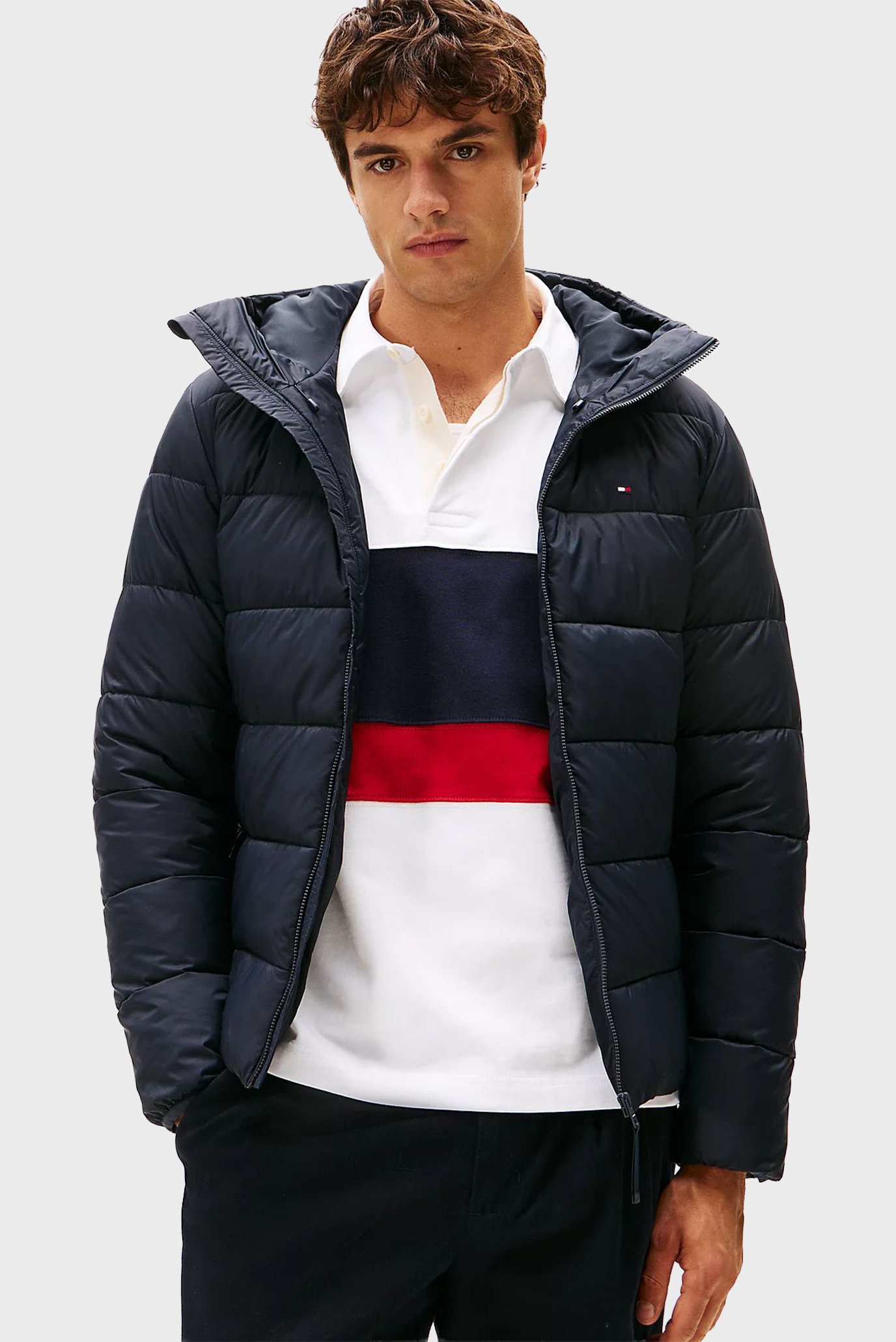 Мужская темно-синяя куртка MID WEIGHT HOODED JACKET Синий L Tommy Hilfiger MW0MW41983 Мужская темно-синяя куртка MID WEIGHT HOODED JACKET Синий L Tommy Hilfiger MW0MW41983