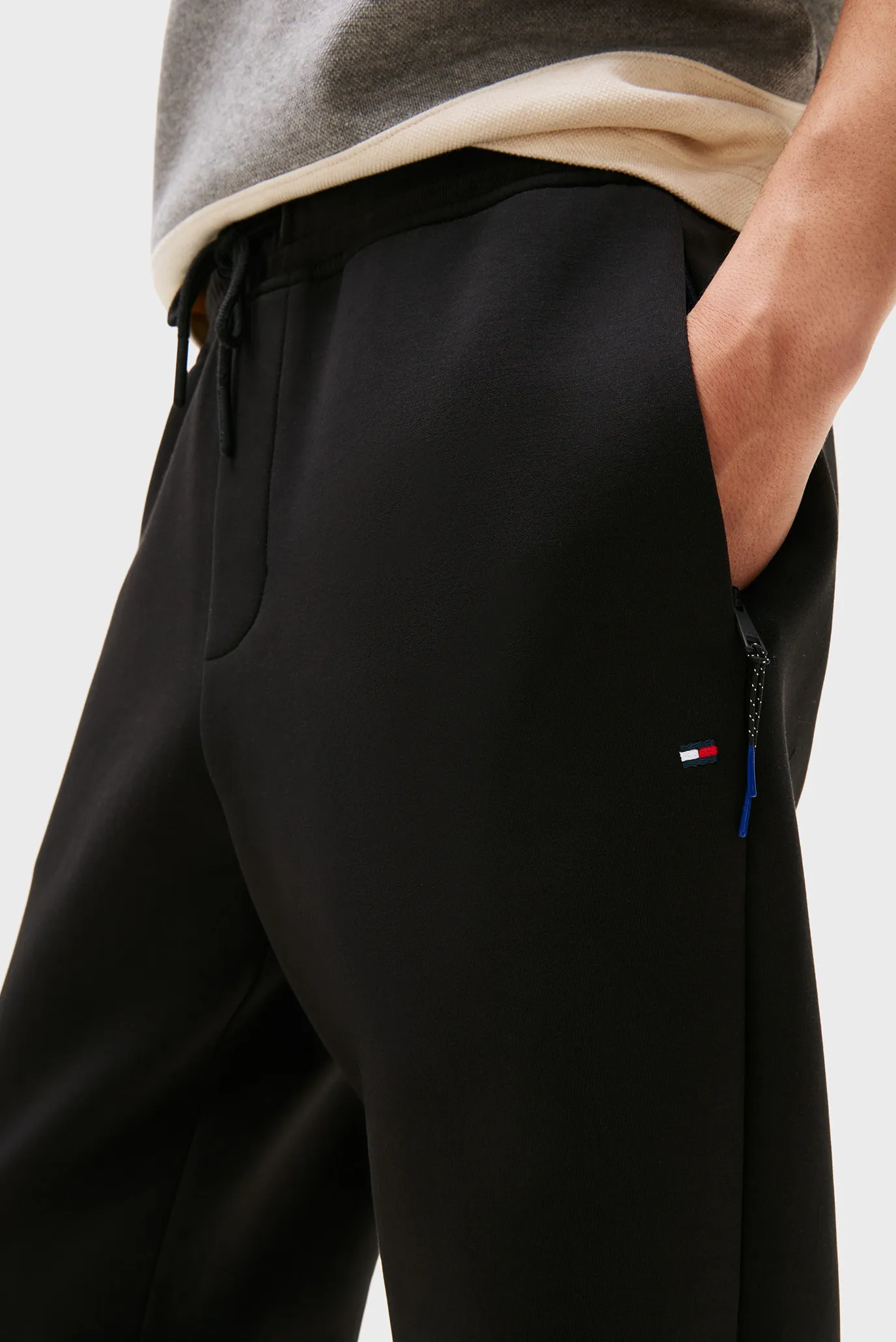 Чоловічі чорні спортивні штани PERFORMANCE 4