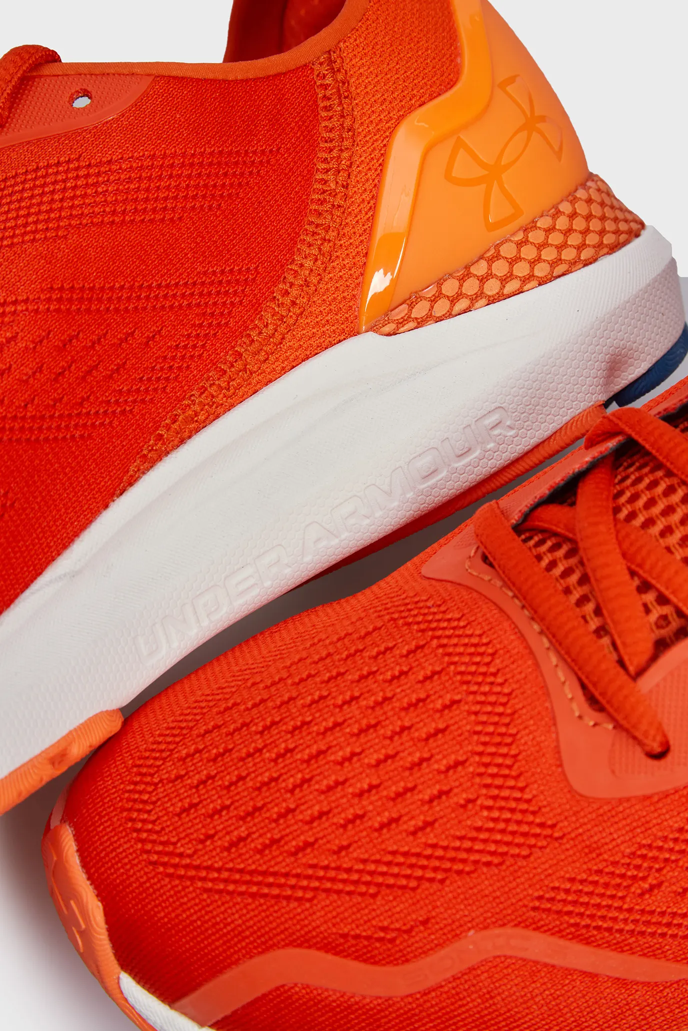 Чоловічі помаранчеві кросівки UA HOVR Sonic 6 2