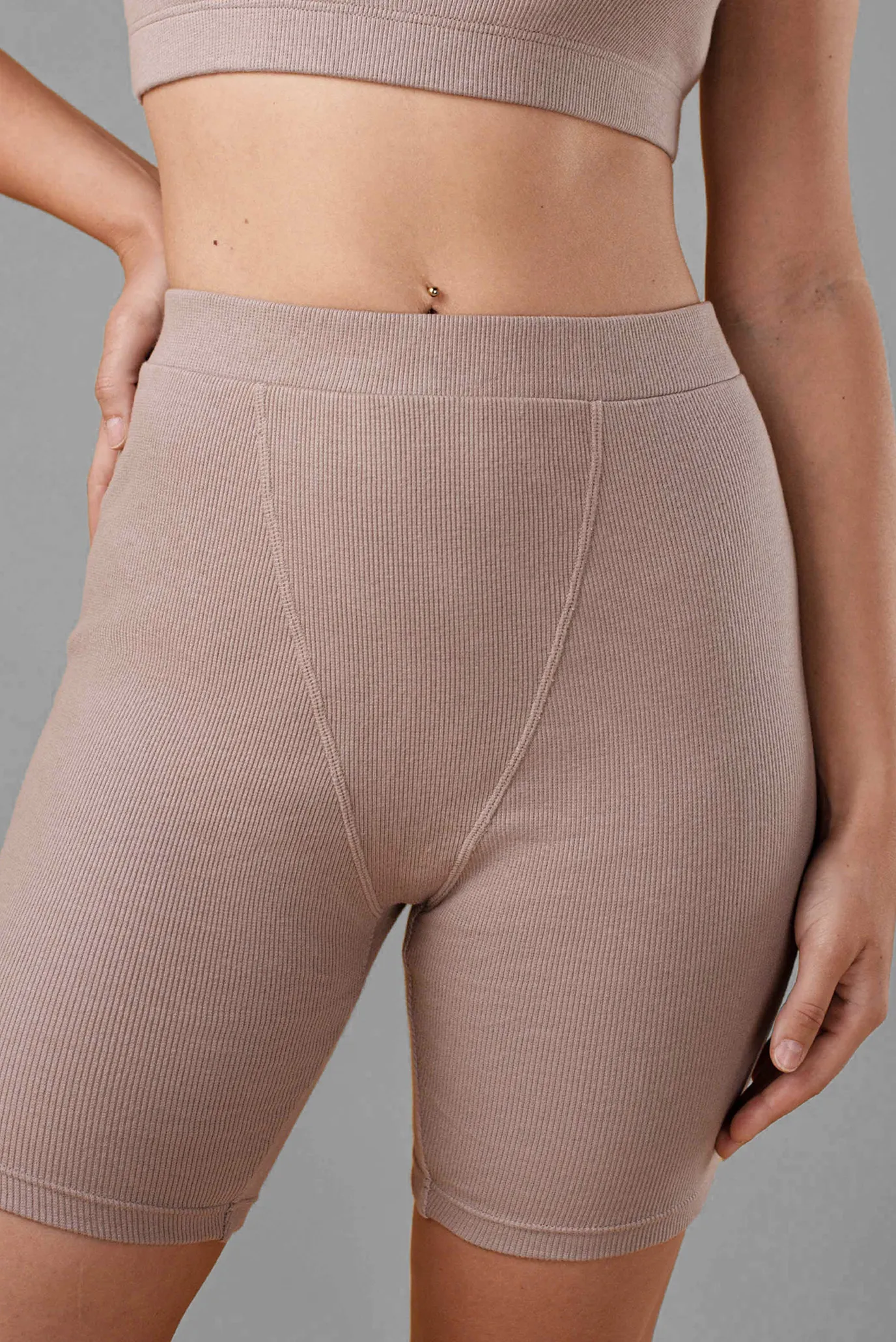 Женские бежевые шорты 4