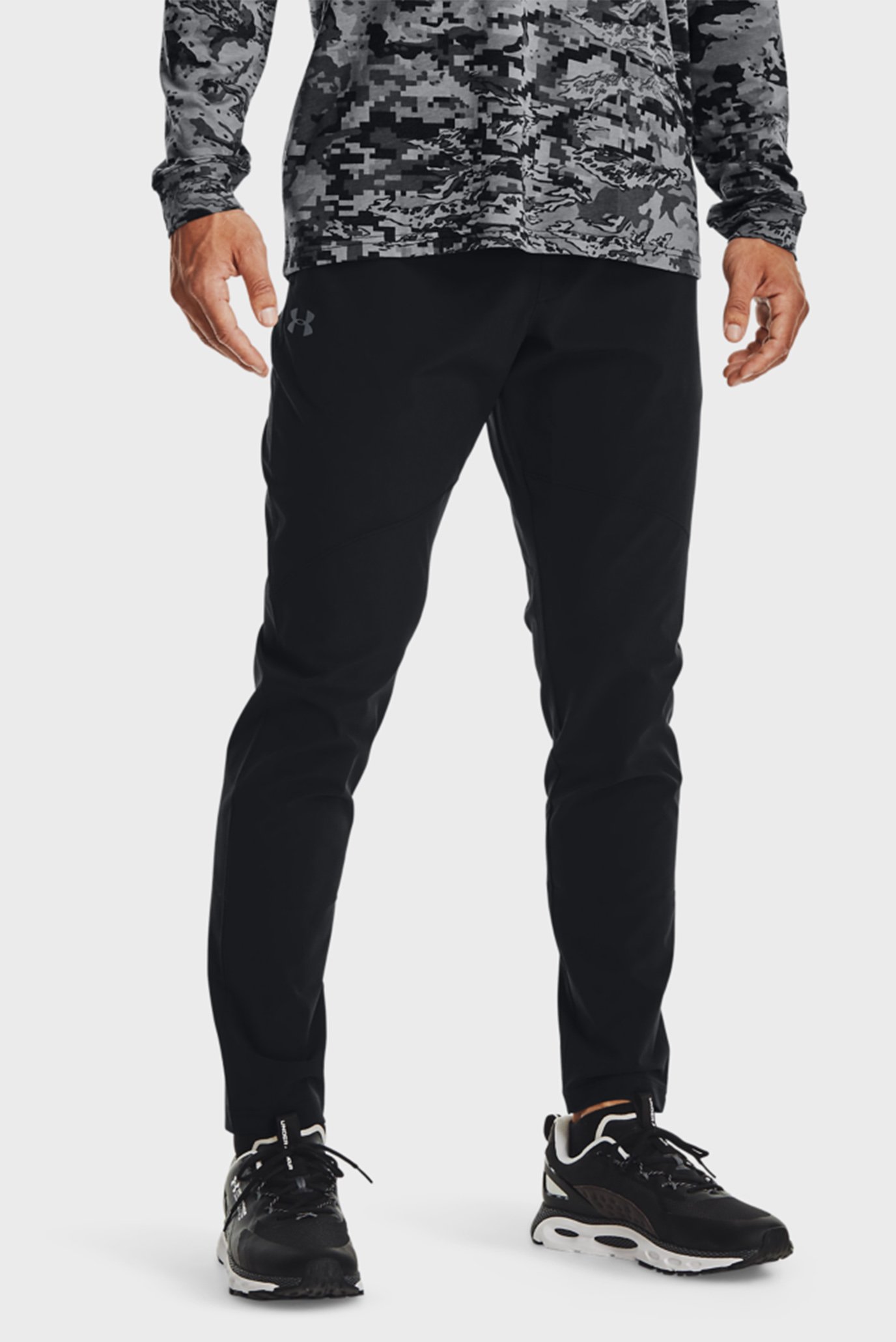 Чоловічі чорні спортивні штани UA STRETCH WOVEN PANT 1