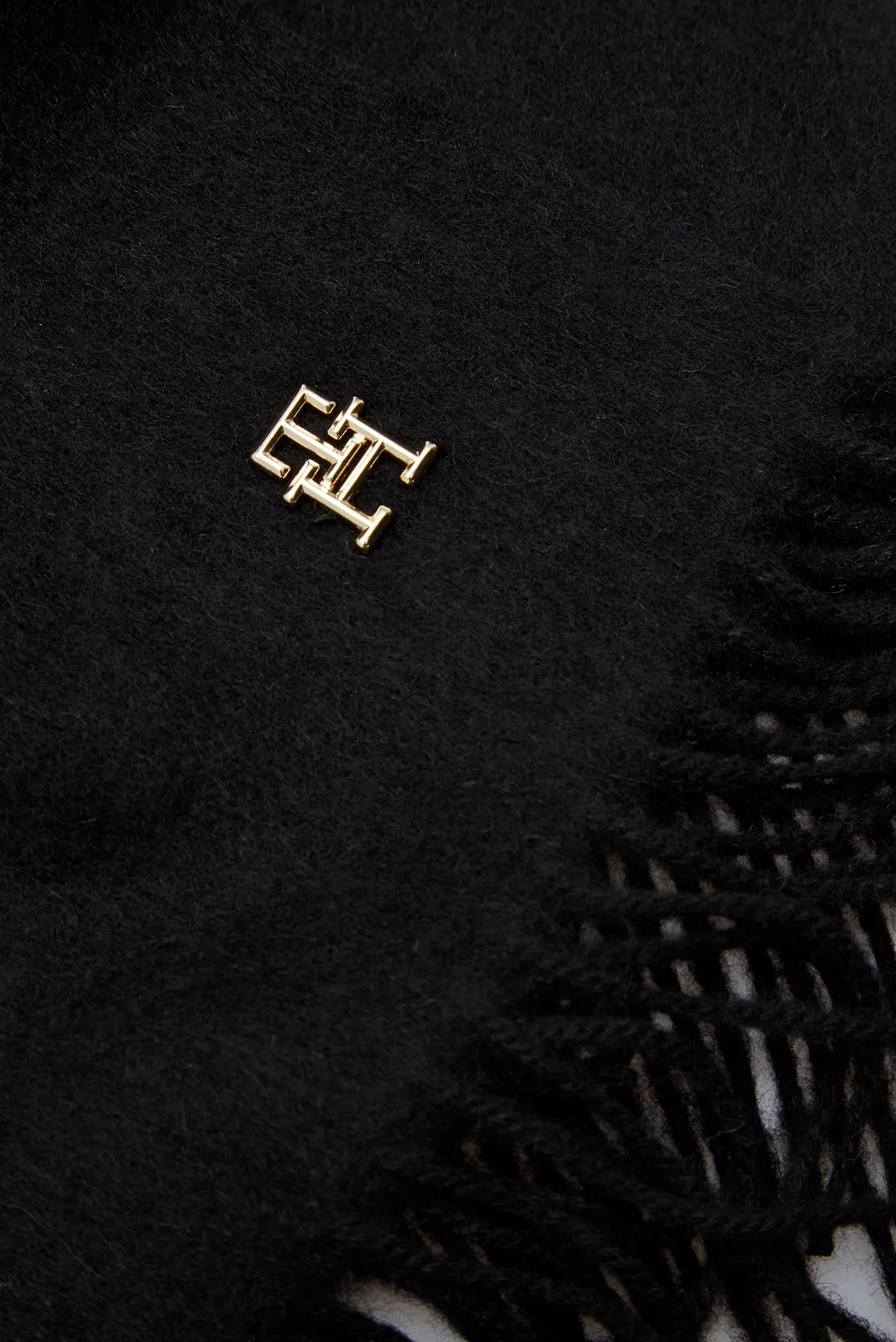 Женский черный кашемировый шарф CASHMERE CHIC WOVEN SCARF 4