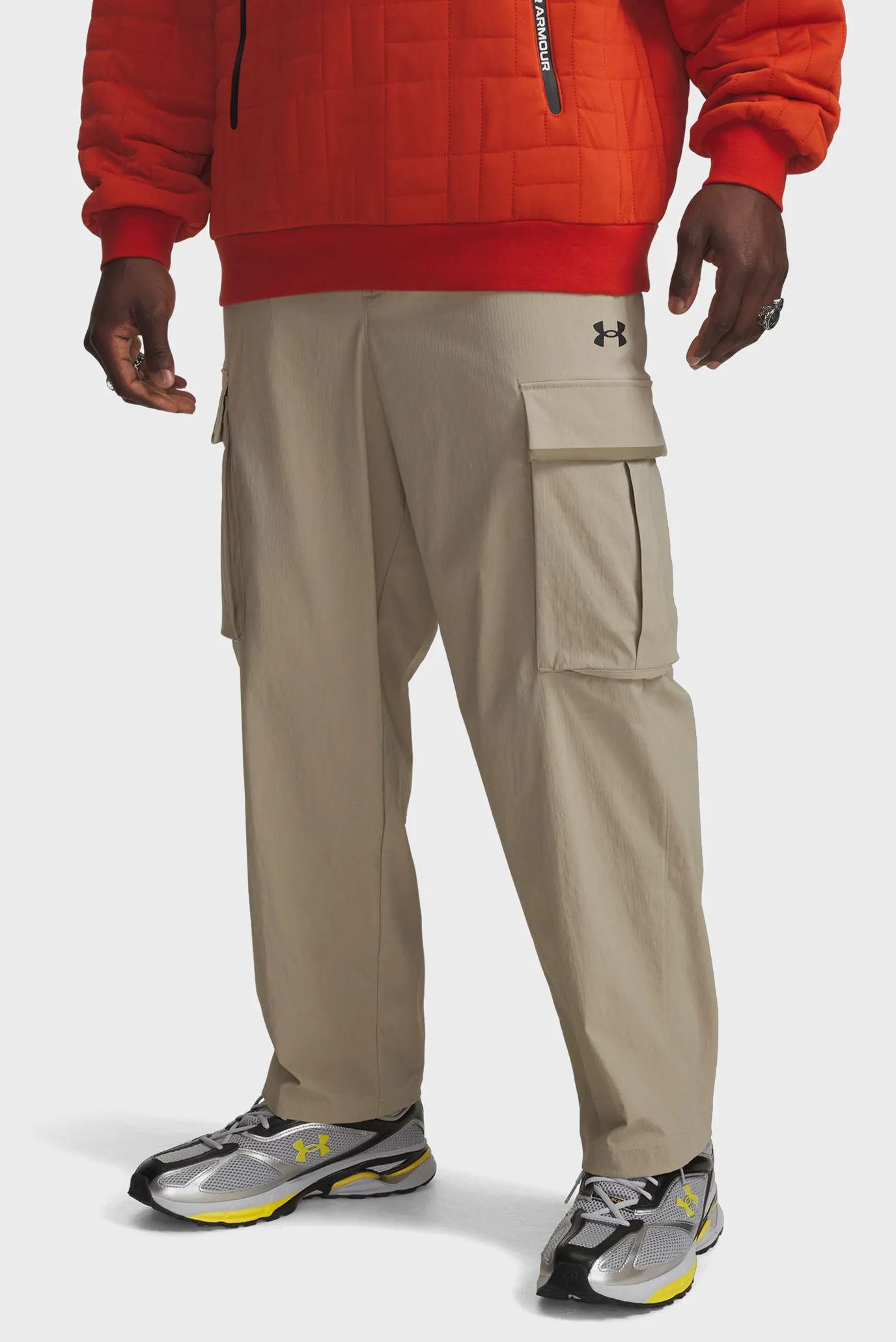 Чоловічі бежеві спортивні штани UA UNSTPBLE TXTR WOVEN CARGO 1