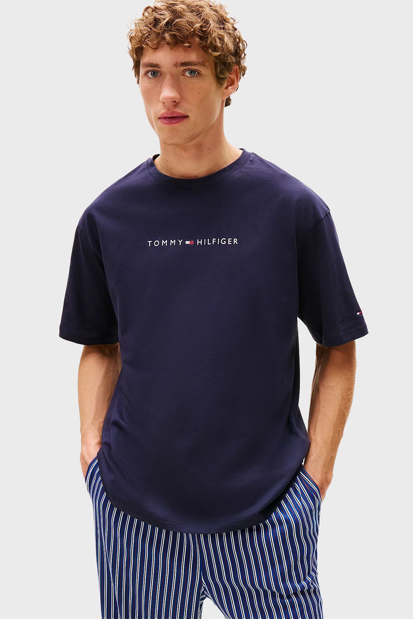 Мужская темно-синяя футболка SS TEE CONT Синий XXL Tommy Hilfiger UM0UM03685 Мужская темно-синяя футболка SS TEE CONT Синий XXL Tommy Hilfiger UM0UM03685
