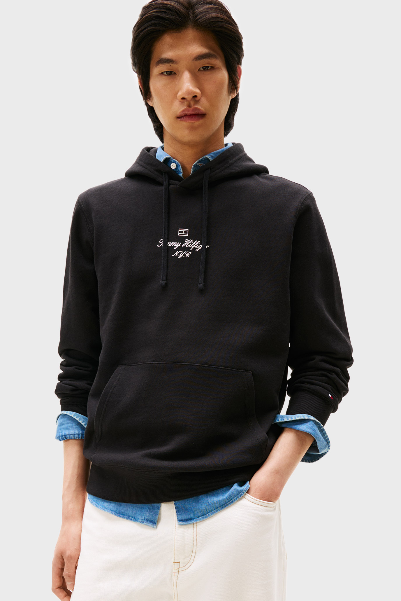 Мужское черное худи OUTLINE Черный XXL Tommy Hilfiger MW0MW39372 Мужское черное худи OUTLINE Черный XXL Tommy Hilfiger MW0MW39372