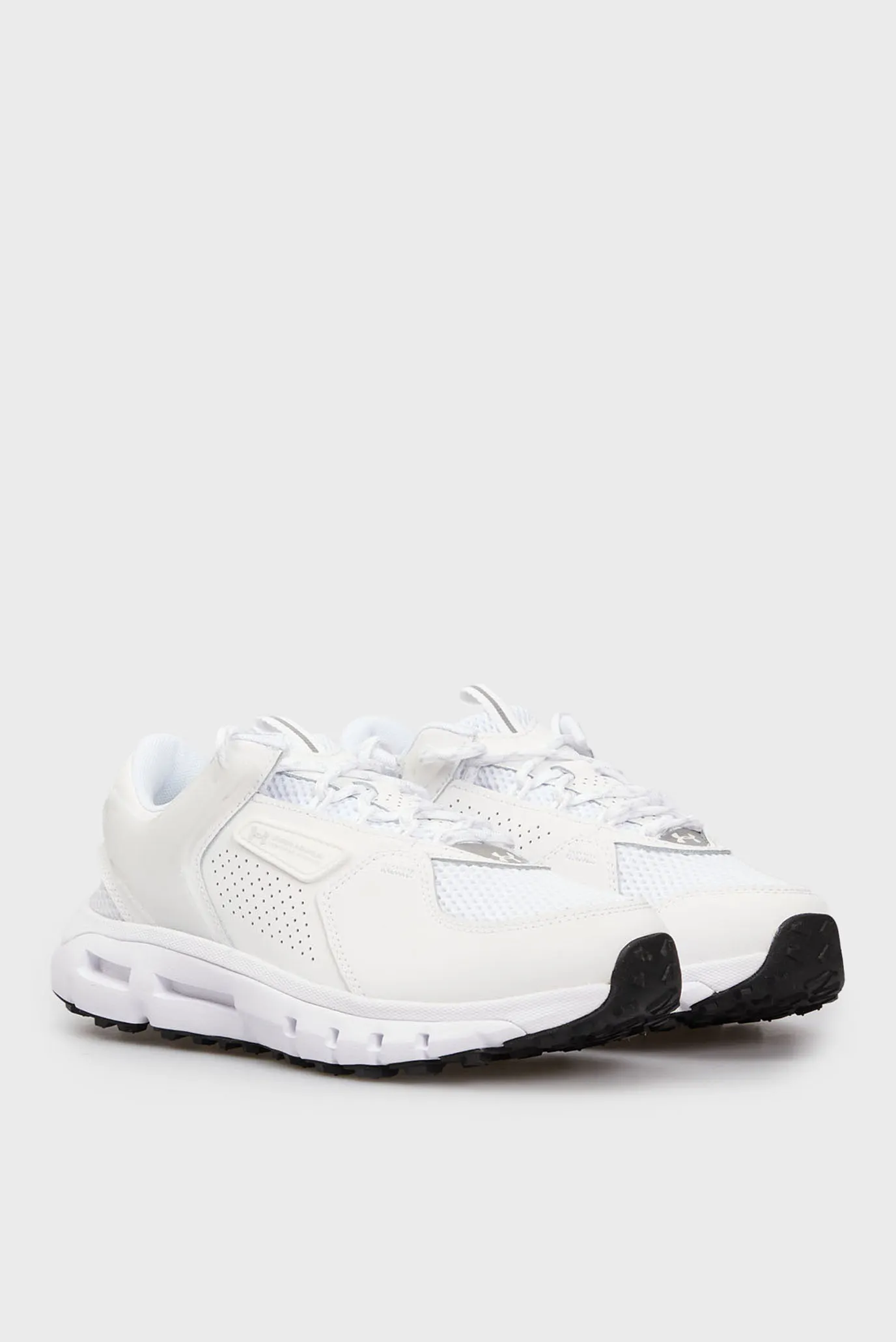 Чоловічі білі кросівки UA Summit Trek 3