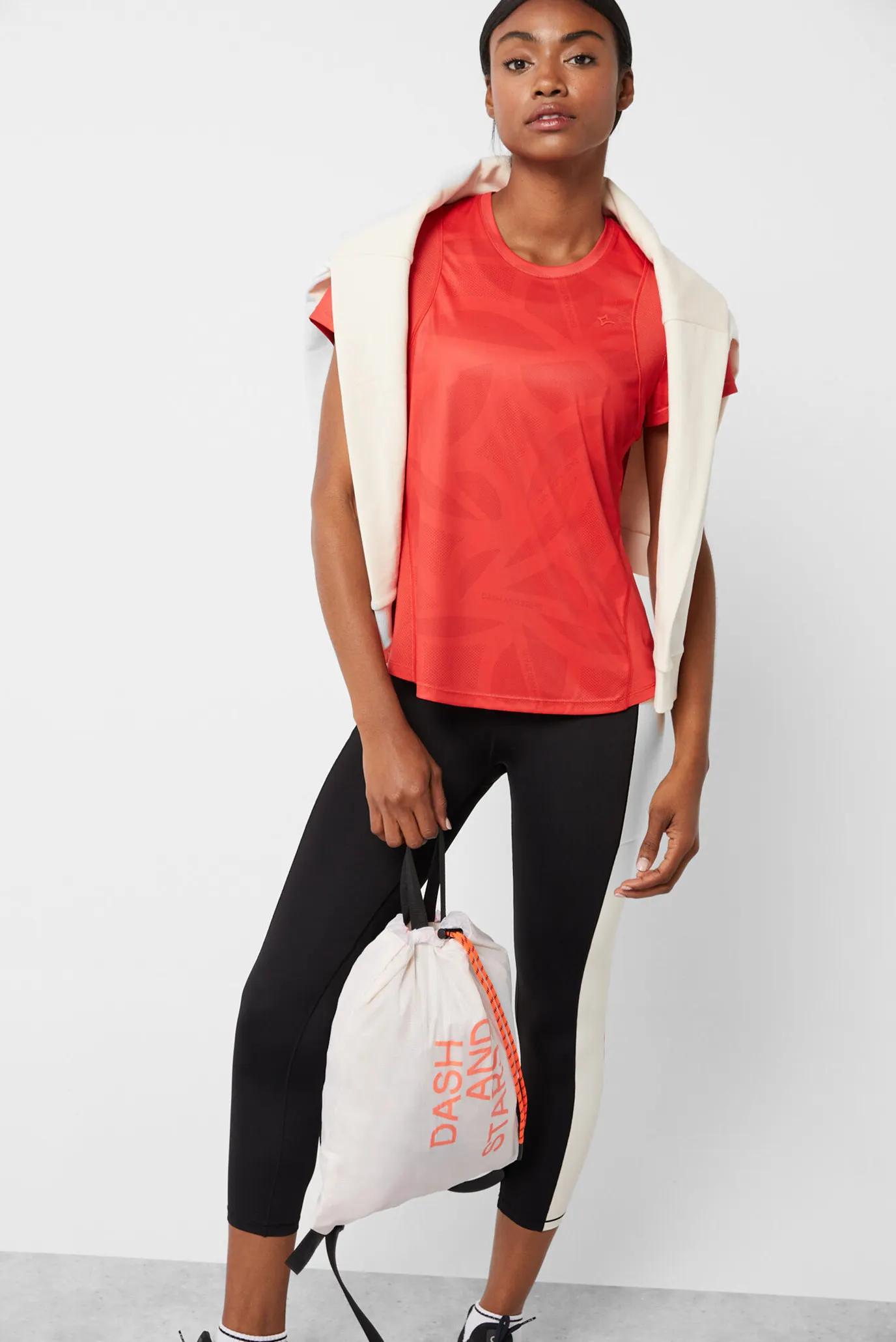 Жіноча червона футболка 8