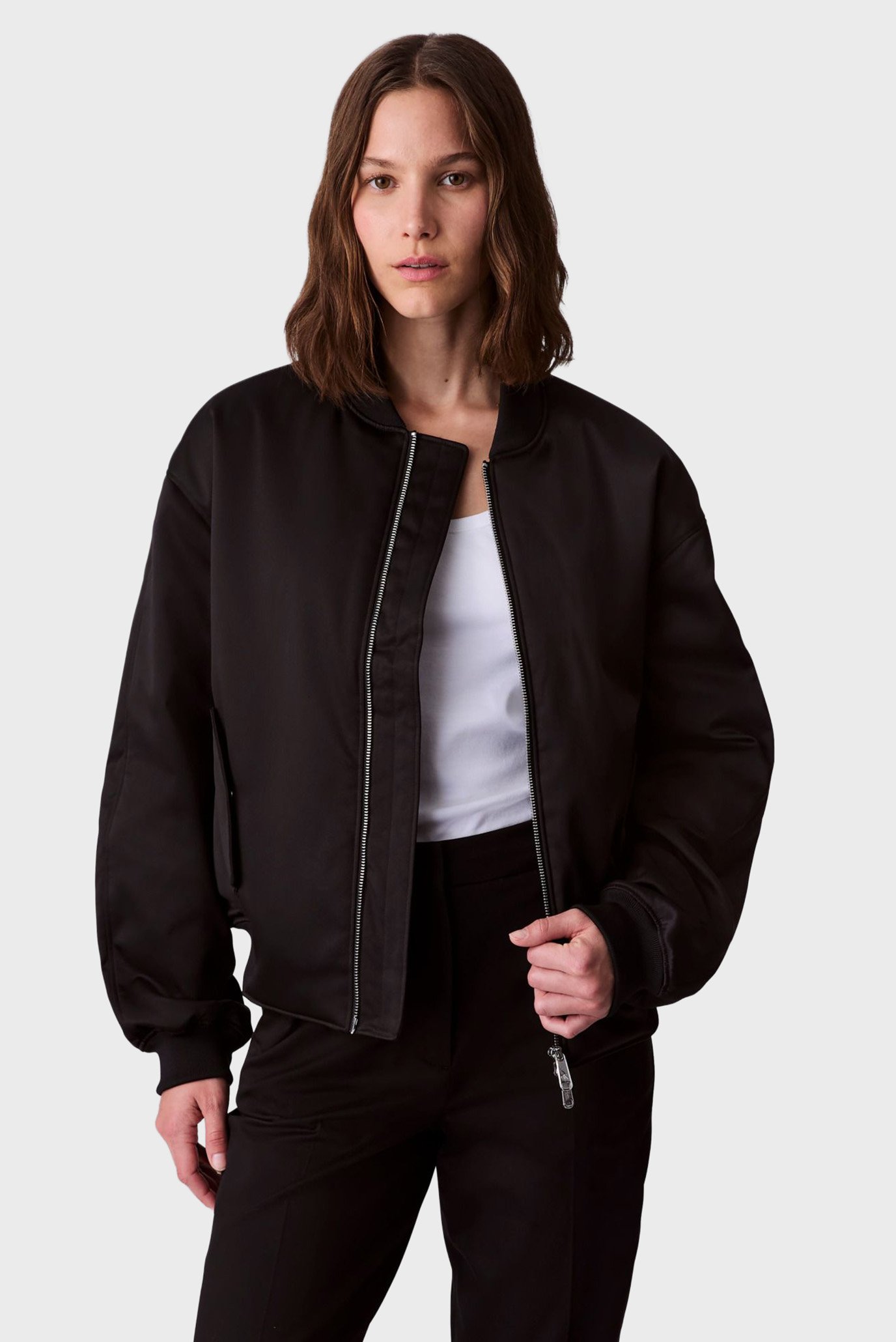 Женский черный бомбер SATIN BOMBER Черный M Calvin Klein Jeans LV044C530G Женский черный бомбер SATIN BOMBER Черный M Calvin Klein Jeans LV044C530G
