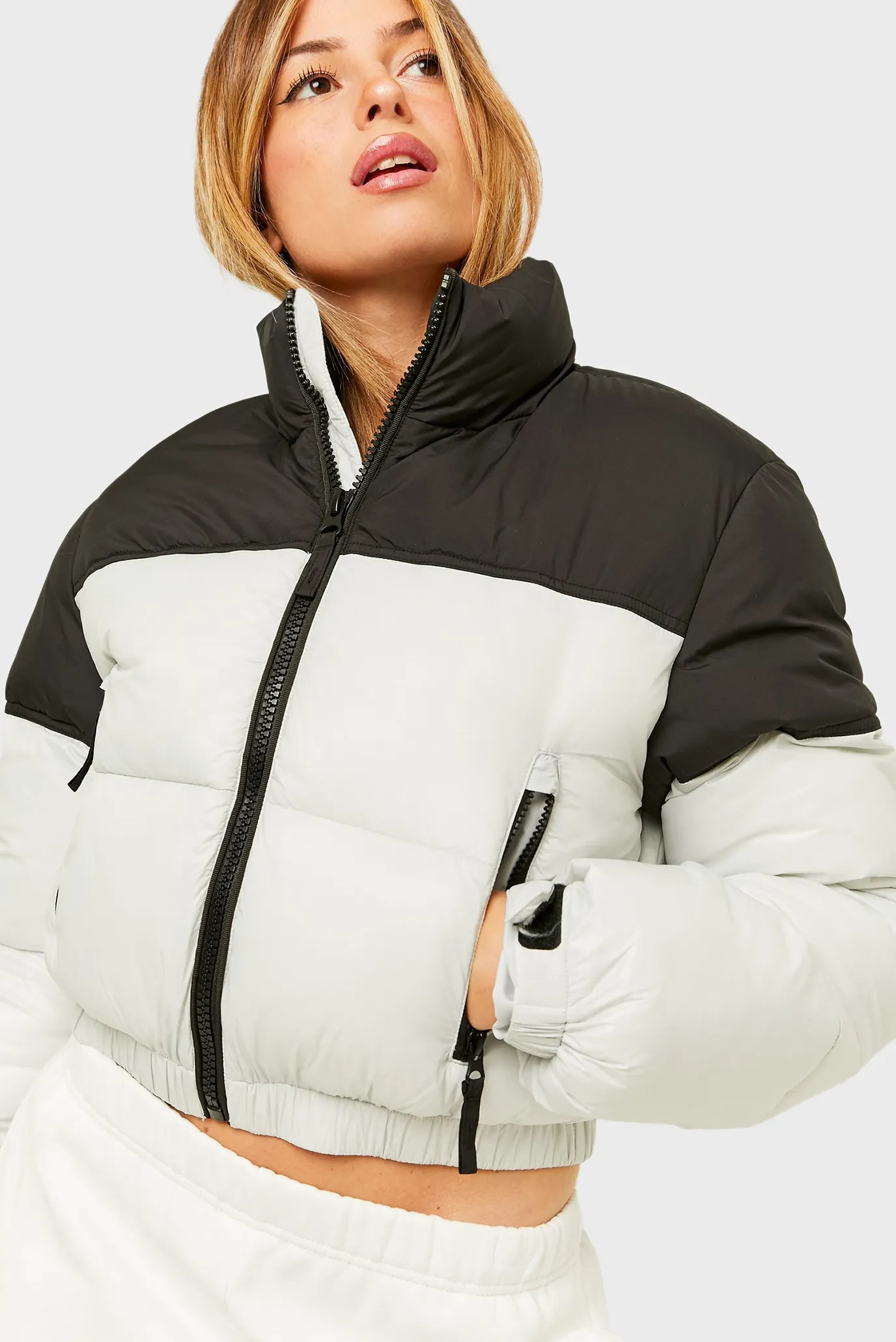 Жіноча біла куртка 2