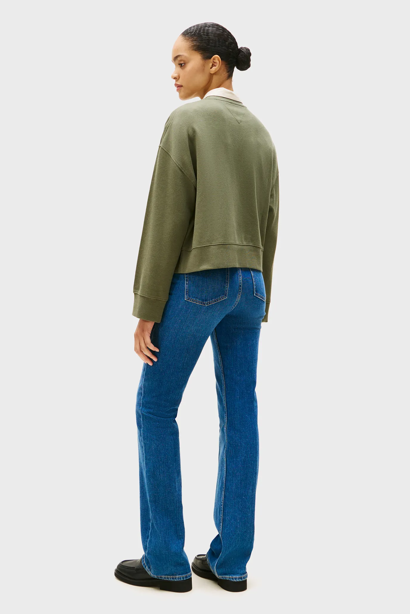 Жіночий оливковий світшот PIQUE 3