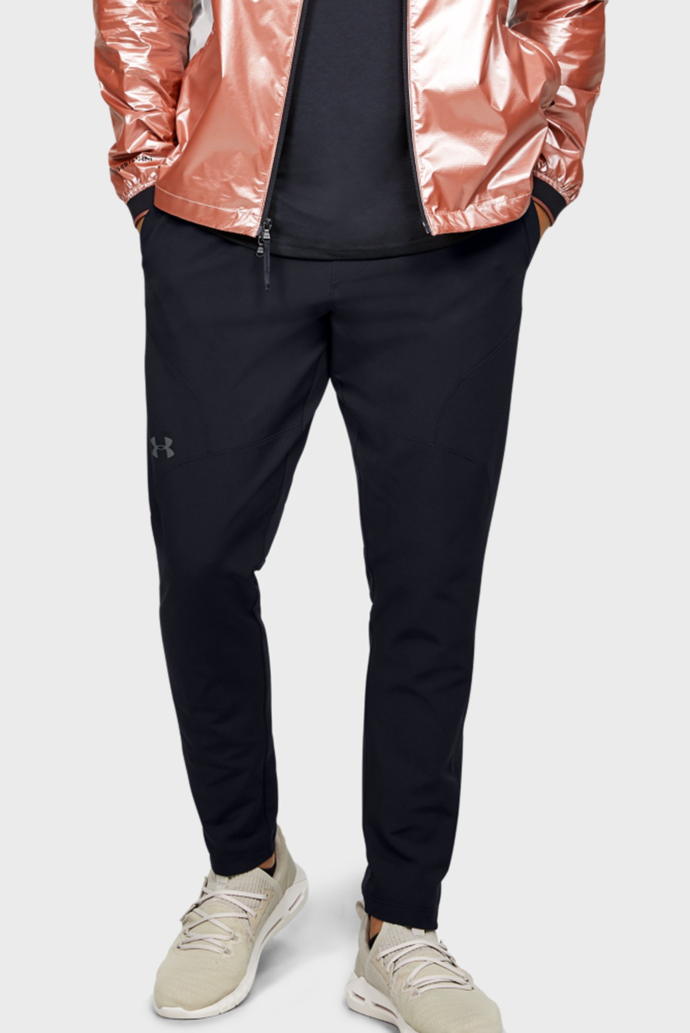 Чоловічі чорні спортивні штани STRETCH WOVEN UTILITY TAPERED PANT 1