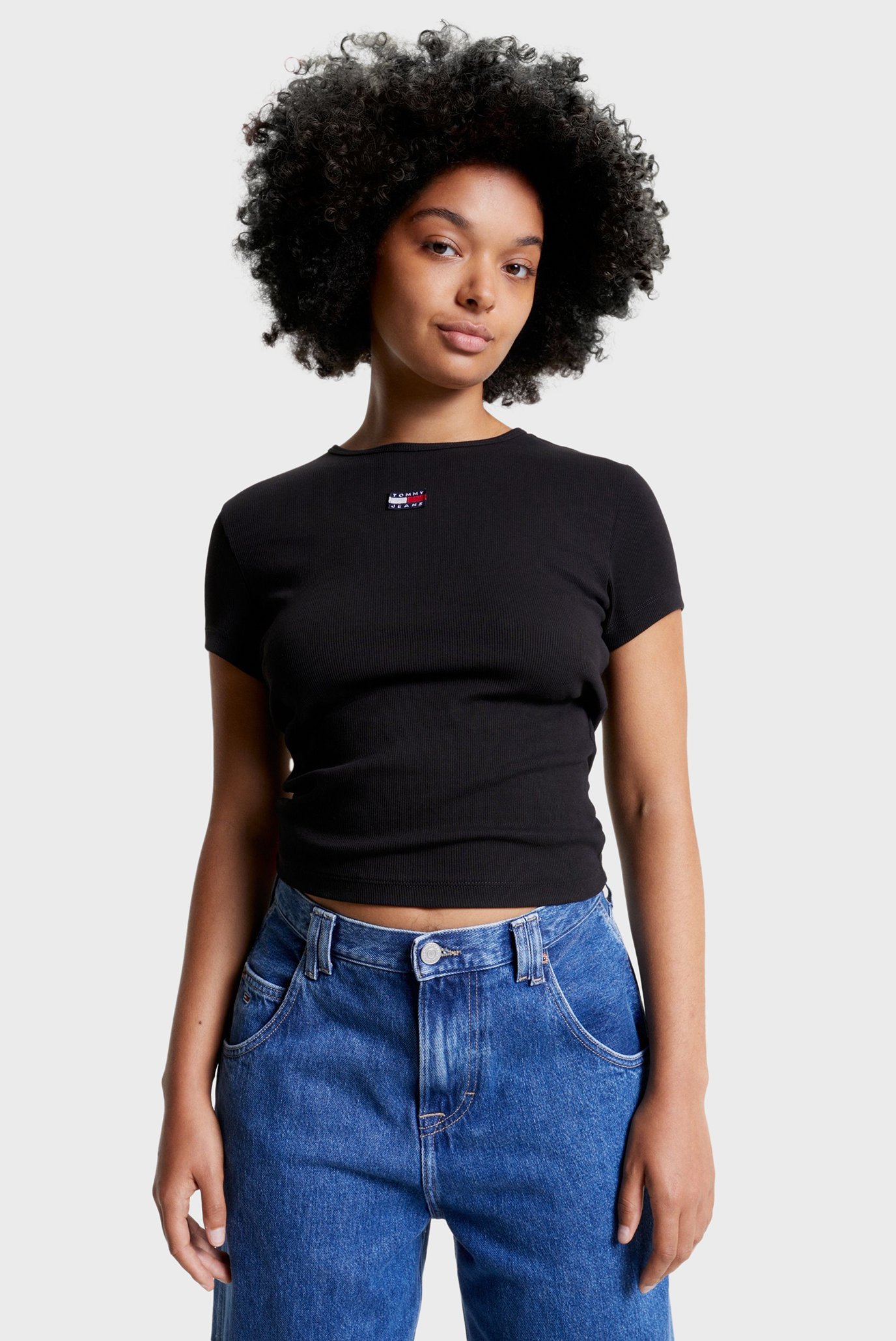 Женская черная футболка TJW BBY XS BADGE RIB TEE Черный XS Tommy Jeans DW0DW16259 Женская черная футболка TJW BBY XS BADGE RIB TEE Черный XS Tommy Jeans DW0DW16259
