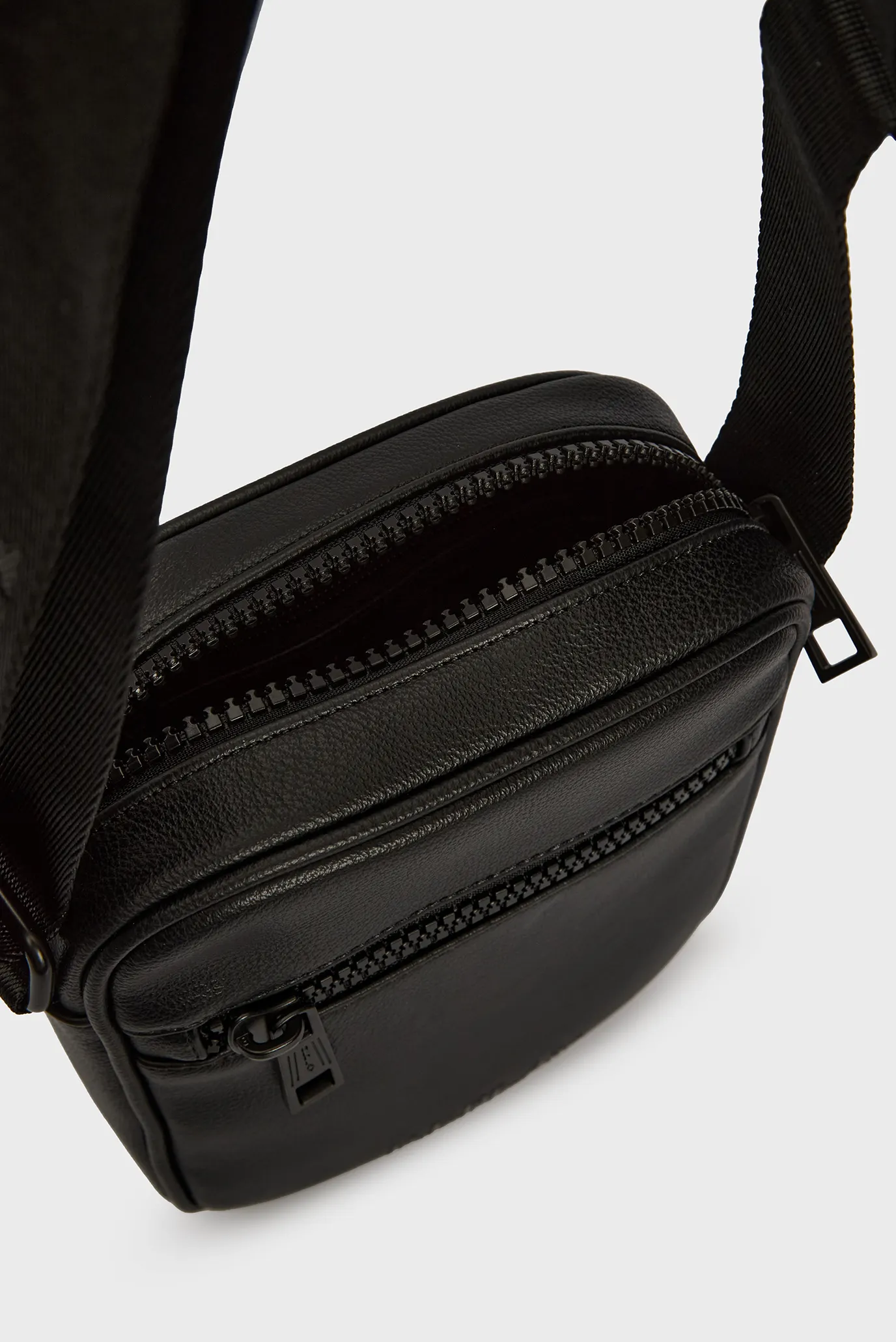 Мужская черная сумка 5