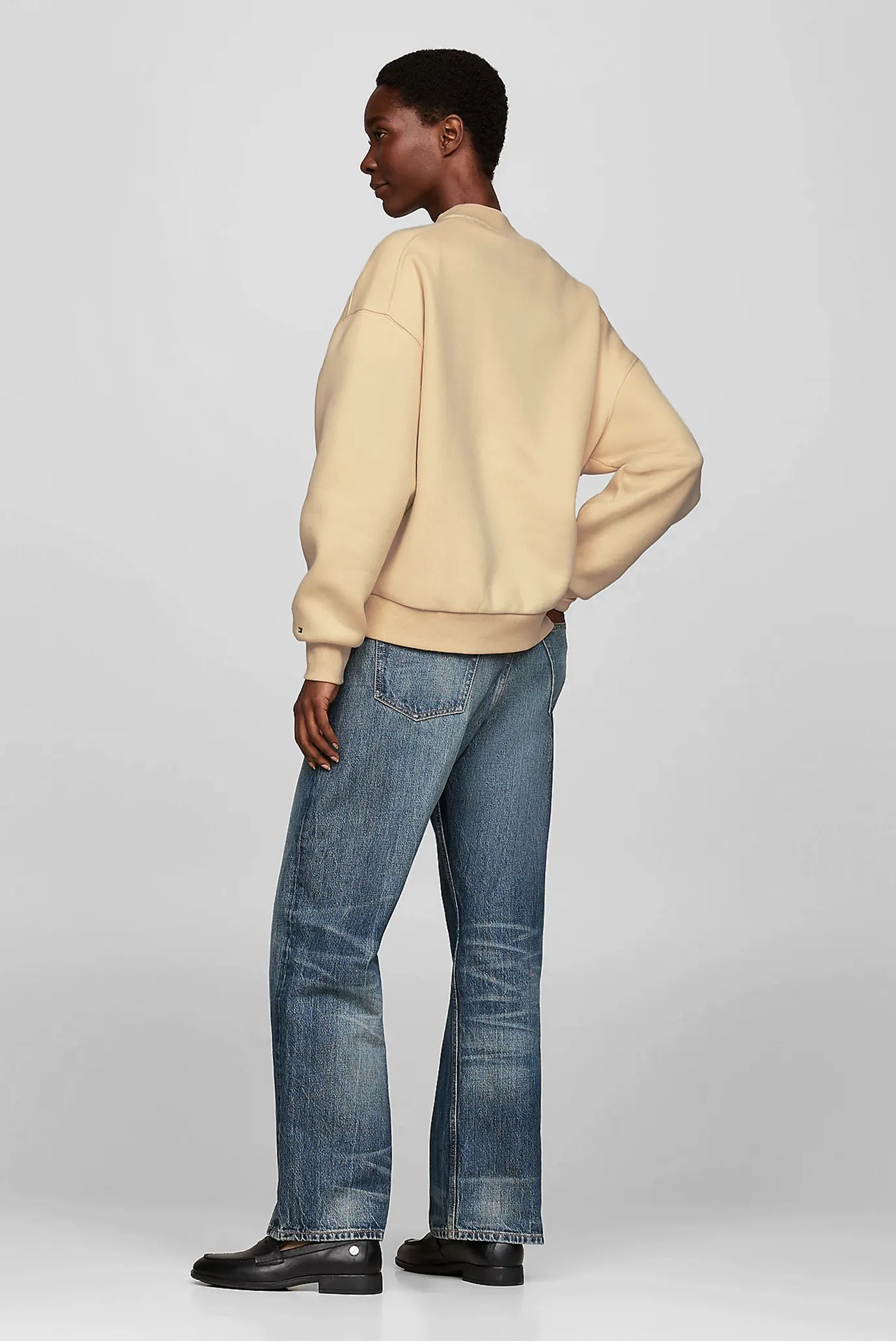 Женский бежевый свитшот RLX VARSITY CREST C-NK 3