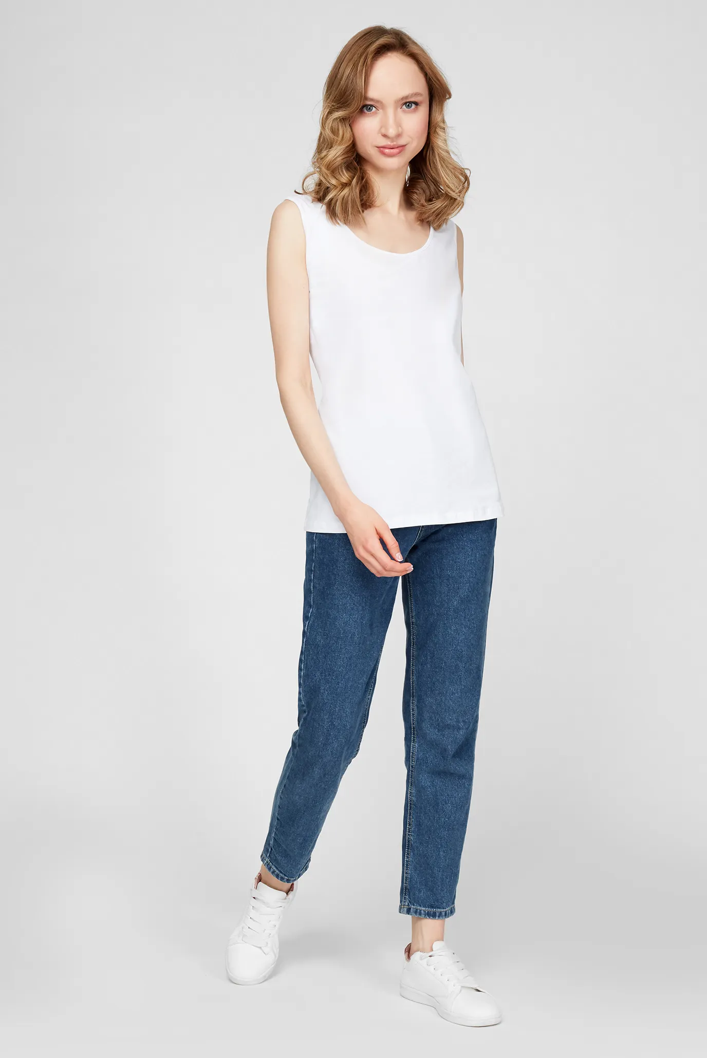 Жіноча біла майка 2