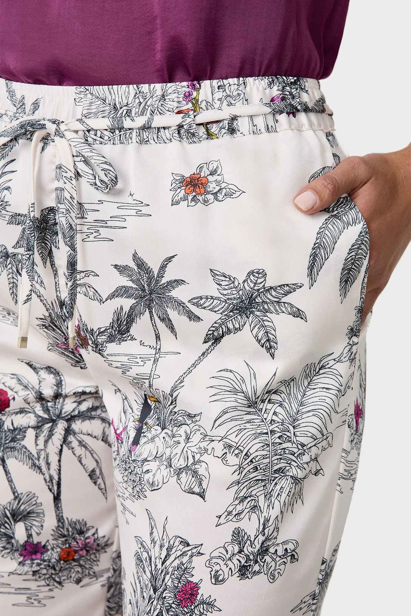 Жіночі білі брюки з візерунком SELVA 4