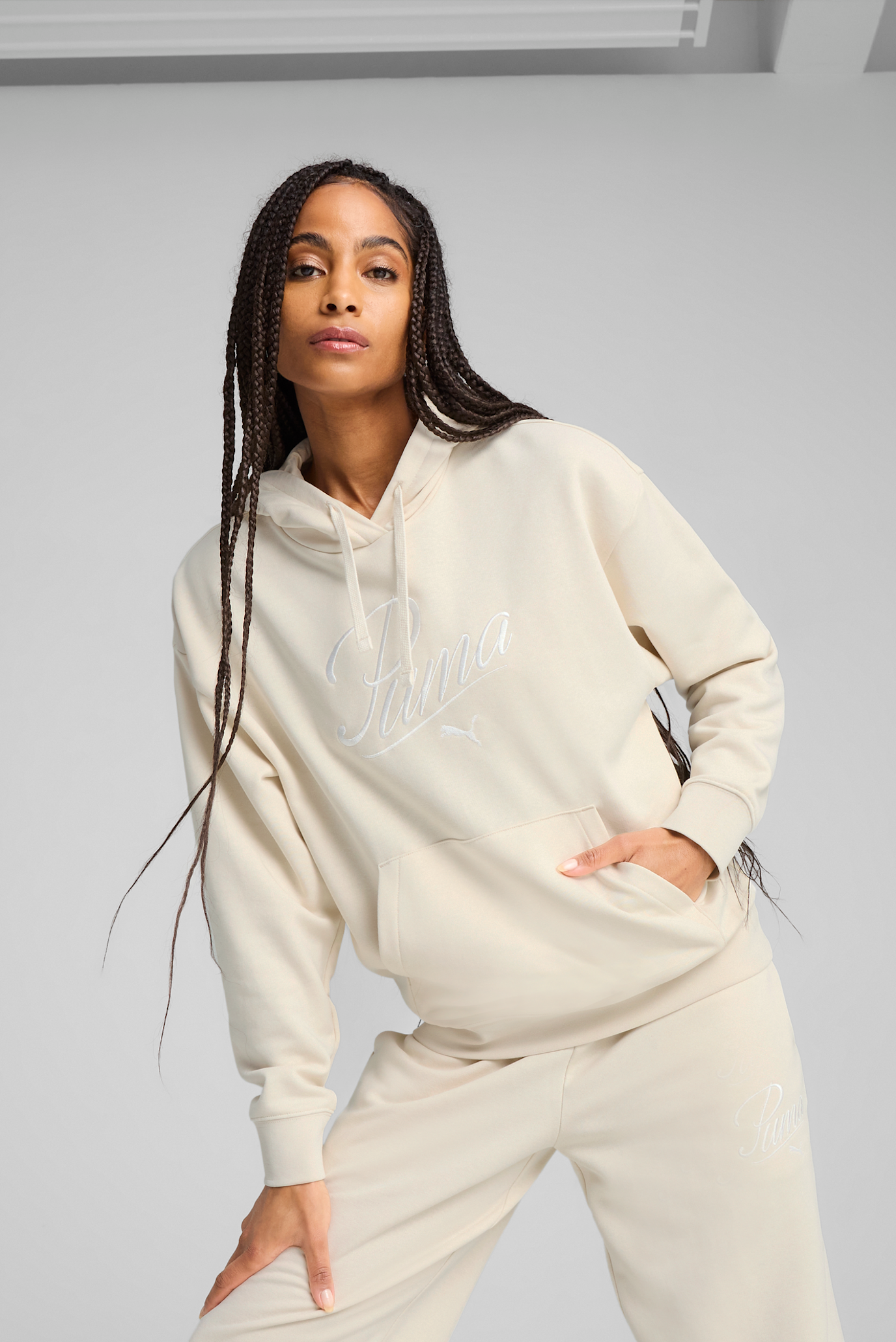 Женское белое худи ESS SCRIPT Comfort Hoodie Women 1