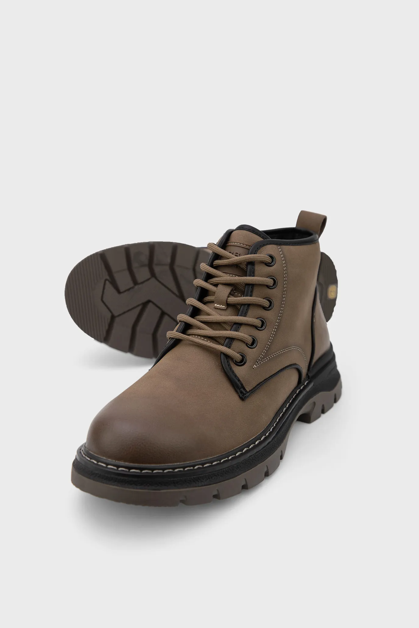 Чоловічі коричневі нубукові черевики 5