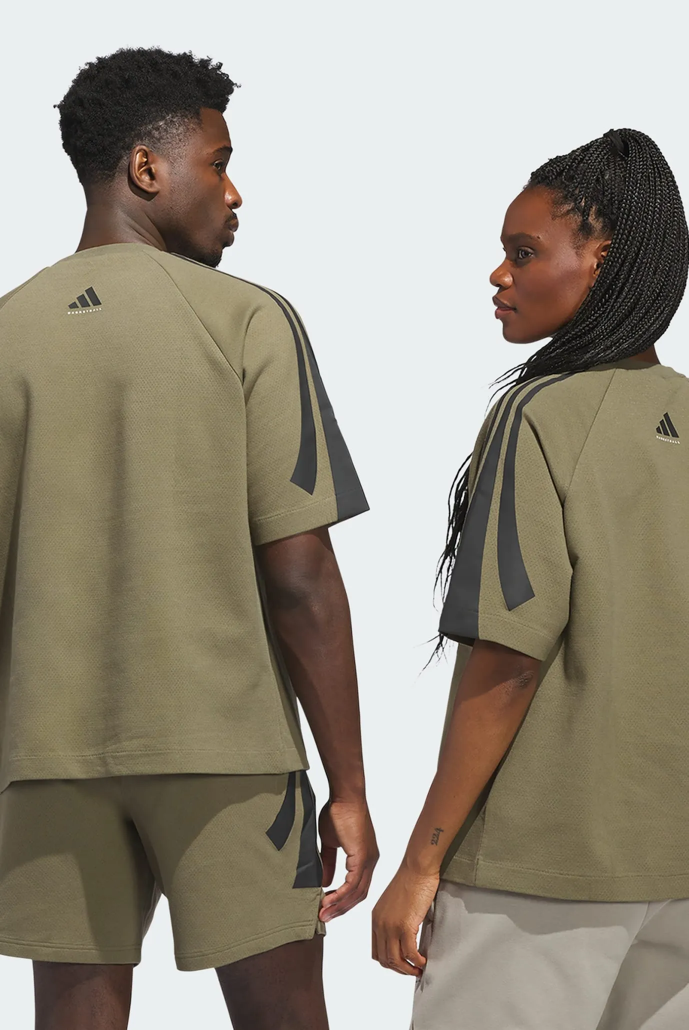 Оливкова футболка adidas Basketball (унісекс) 3