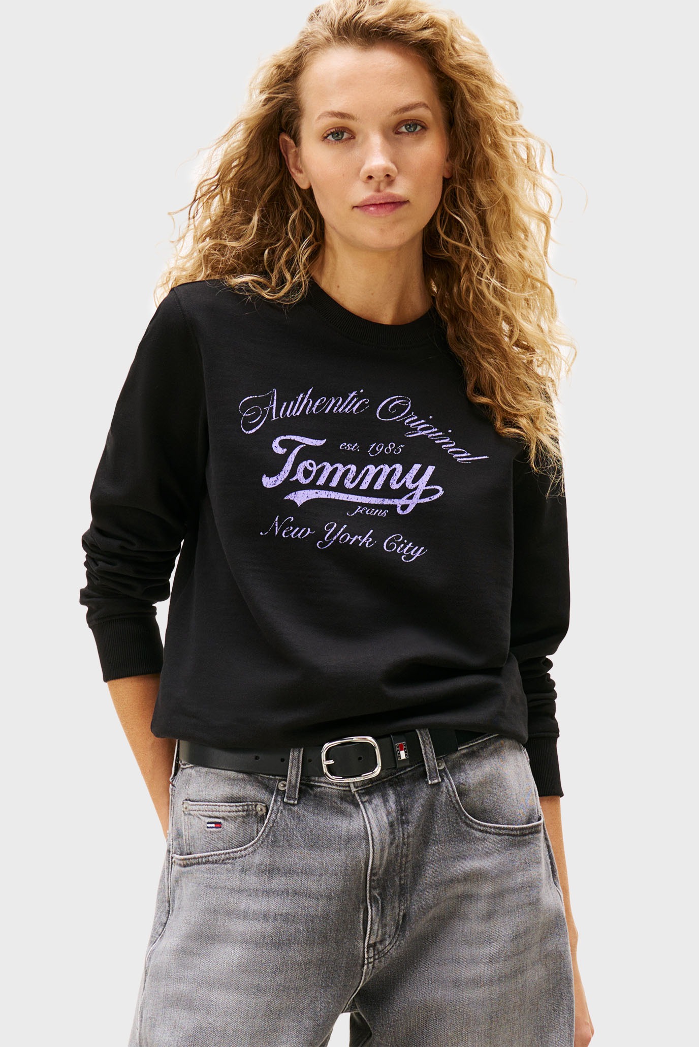 Женский черный свитшот ESSENTIAL Черный S Tommy Jeans DW0DW20942 Женский черный свитшот ESSENTIAL Черный S Tommy Jeans DW0DW20942