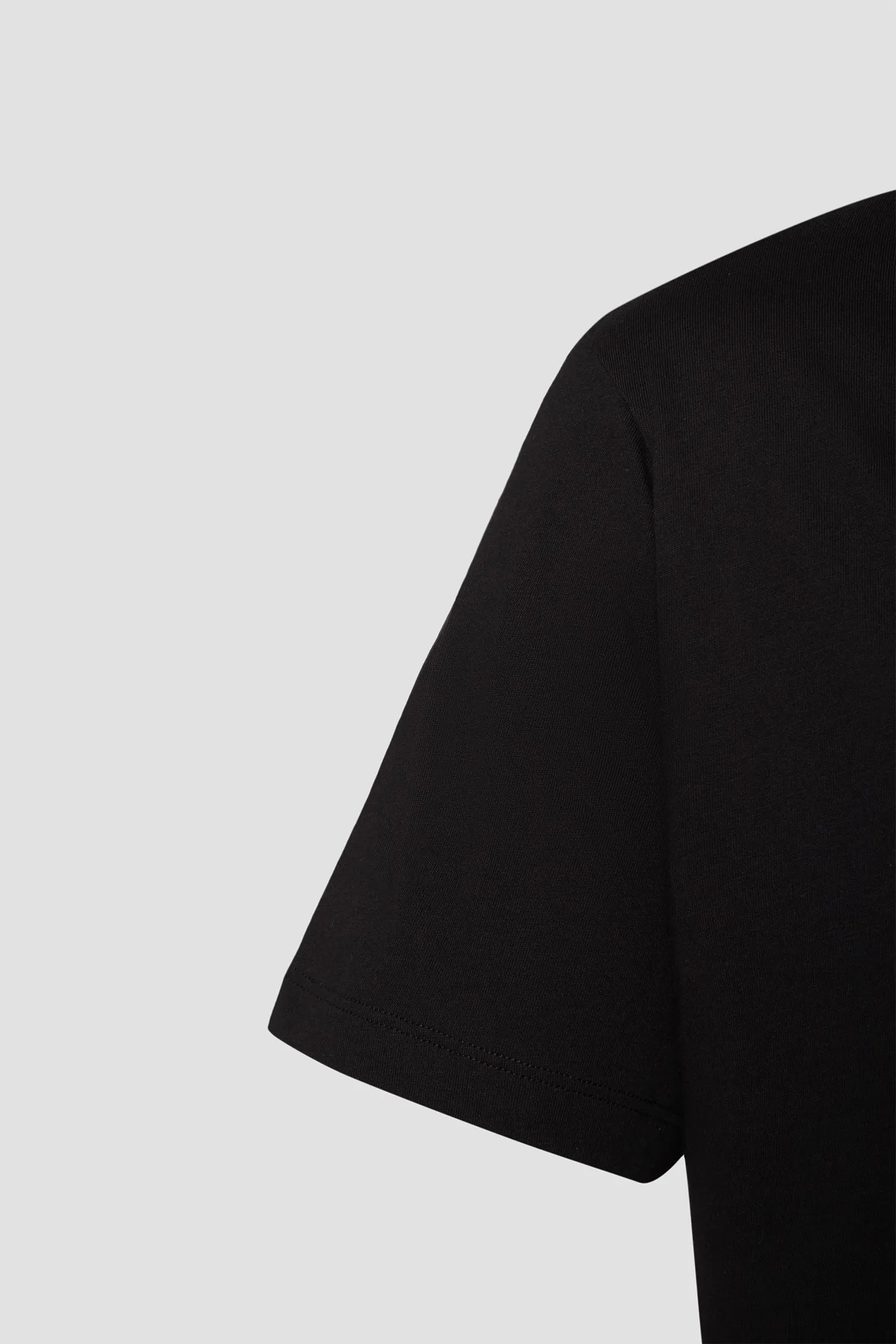 Мужская черная футболка 4