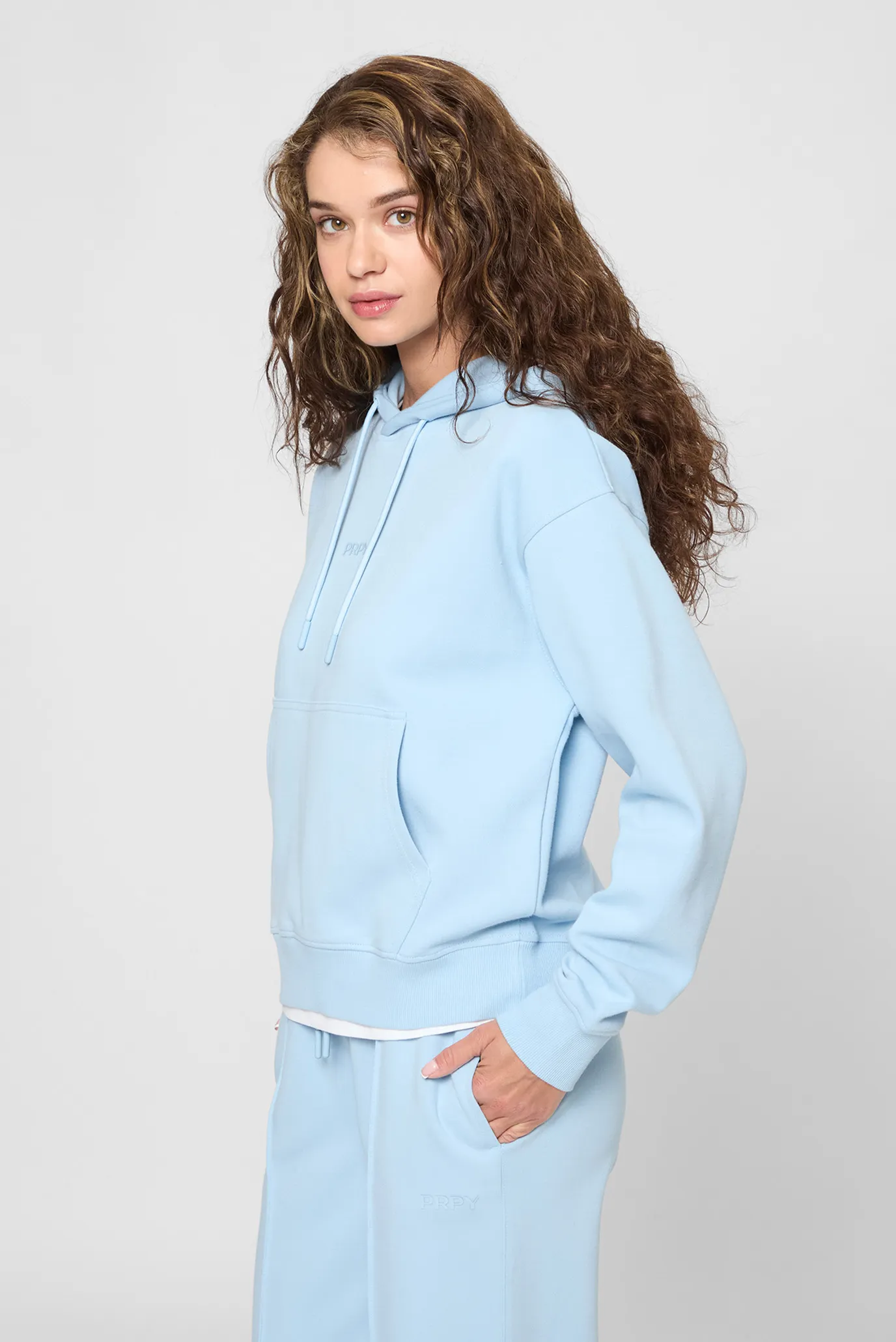 Женское голубое худи 3