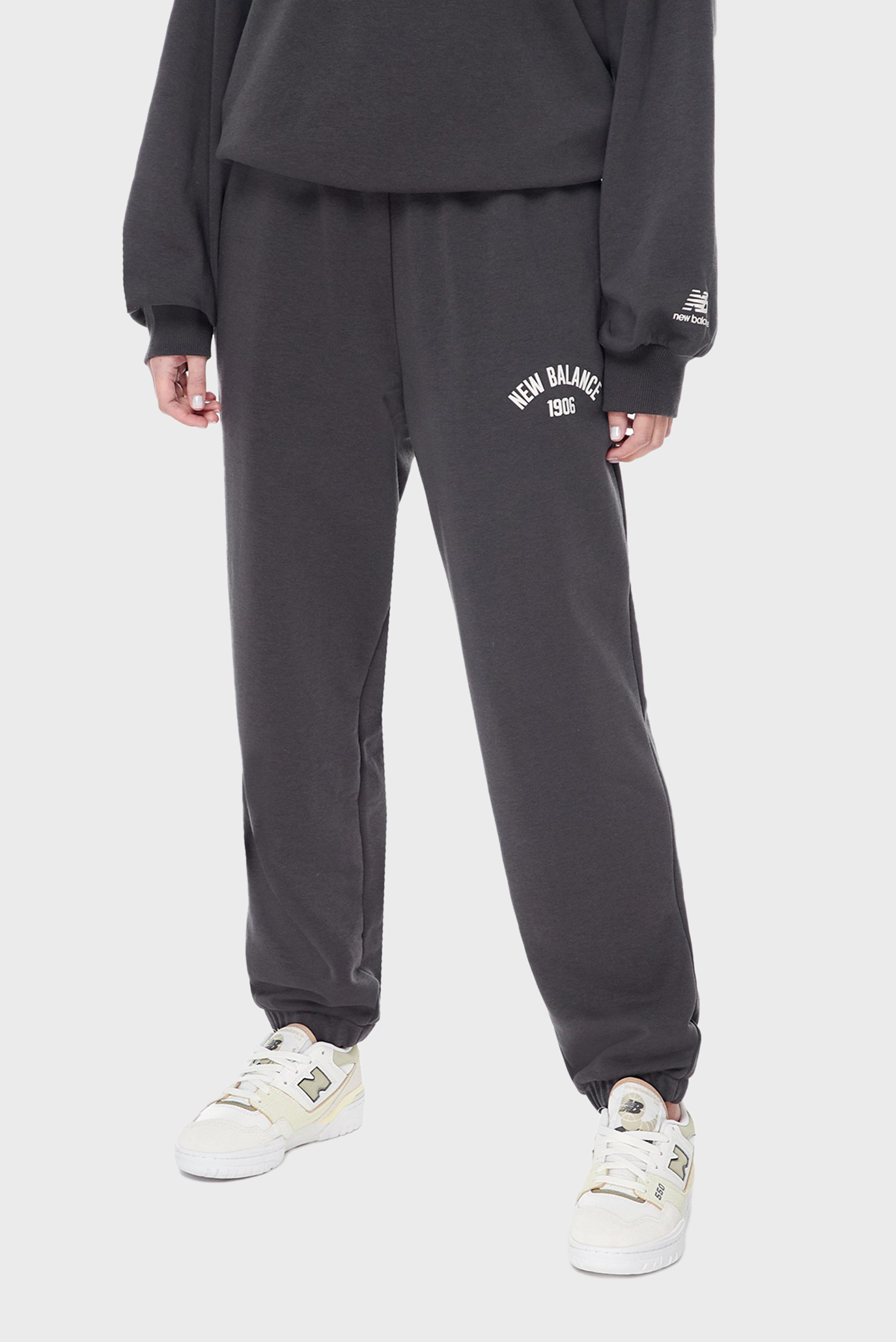 Жіночі темно-сірі спортивні штани Essentials Varsity 1